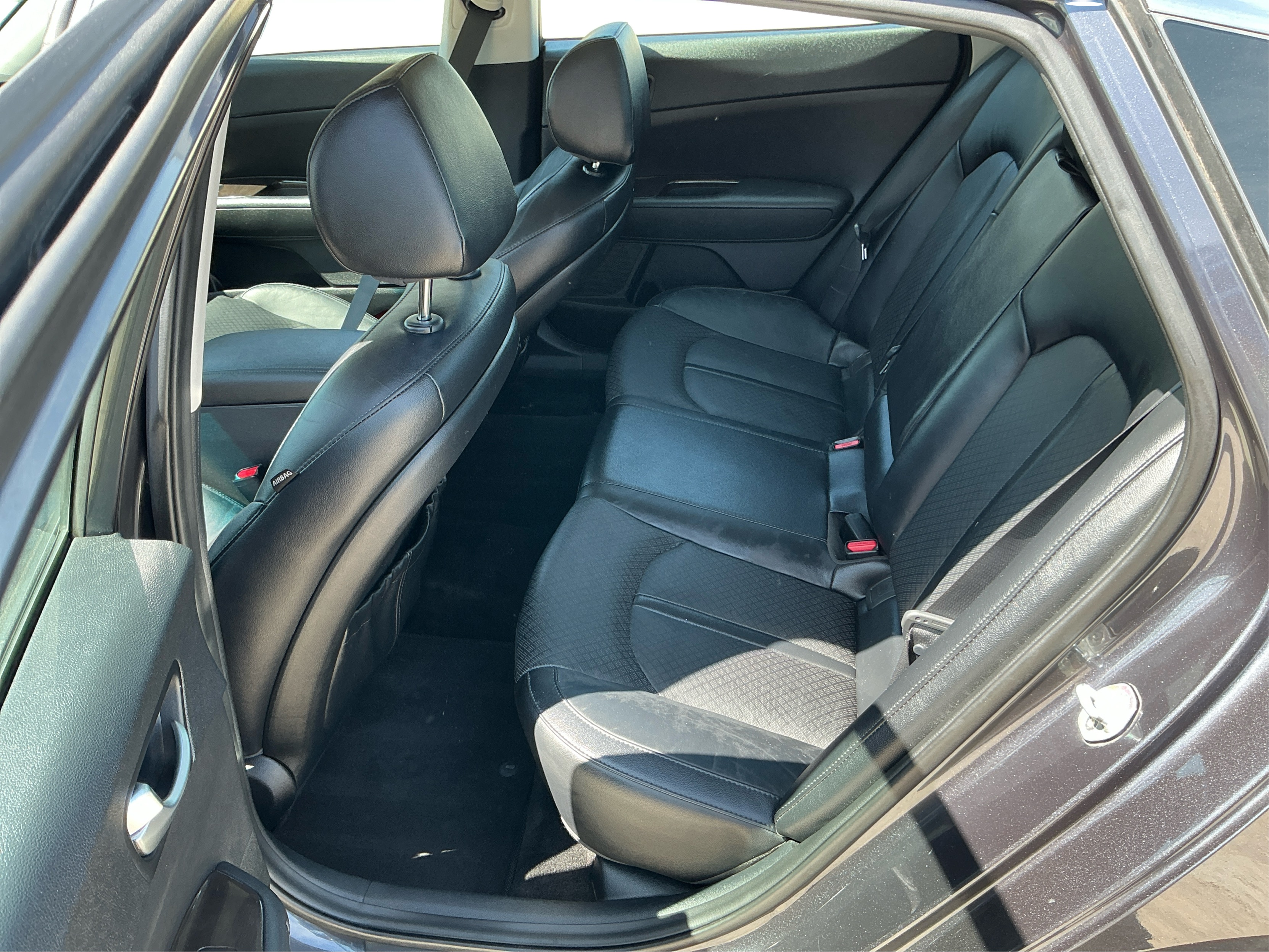 Neighborhood Autos, LLC - Used vehicle - Sedan KIA OPTIMA 2018