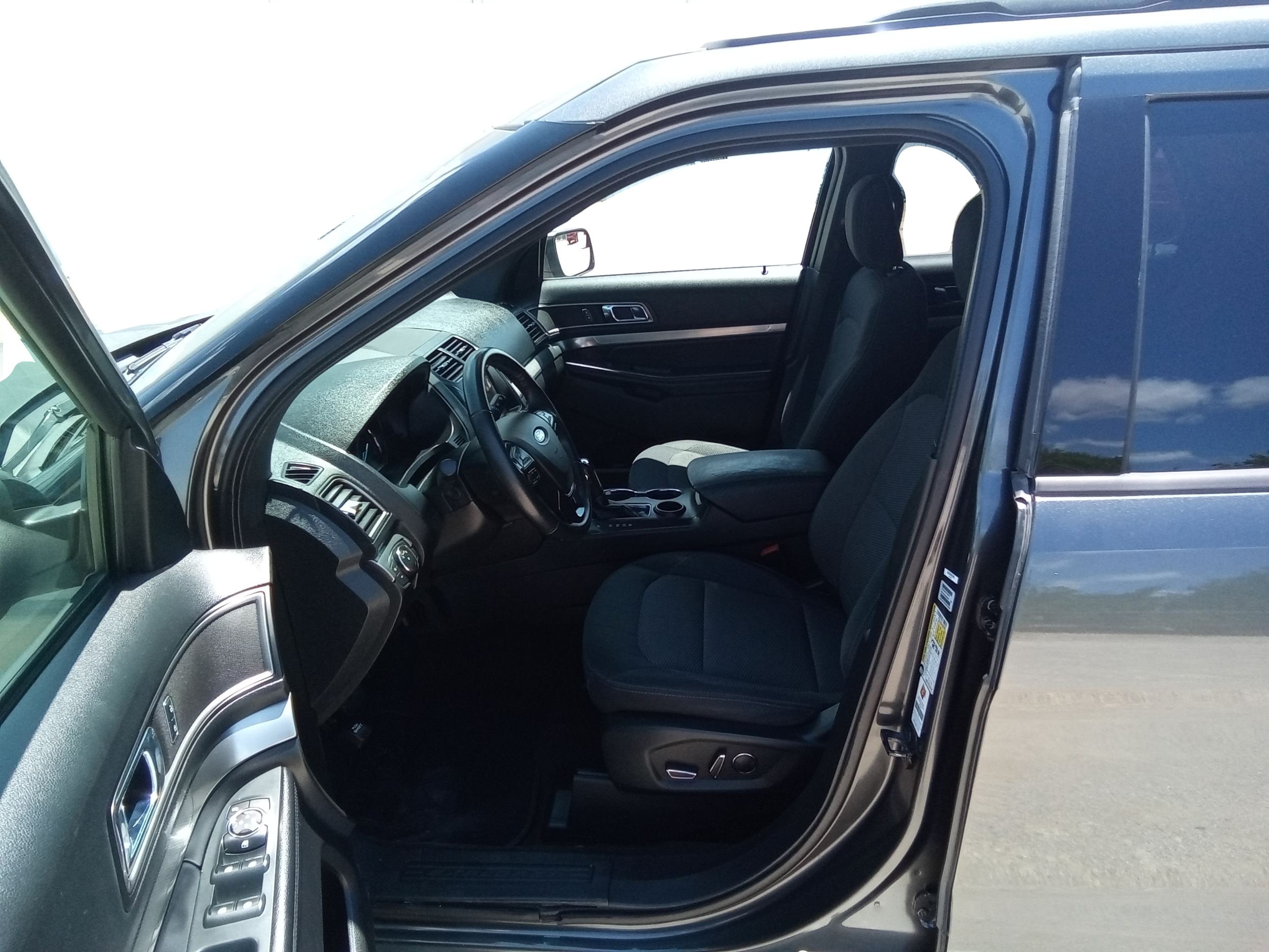 Neighborhood Autos, LLC - Used vehicle - SUV FORD EXPLORER 2018