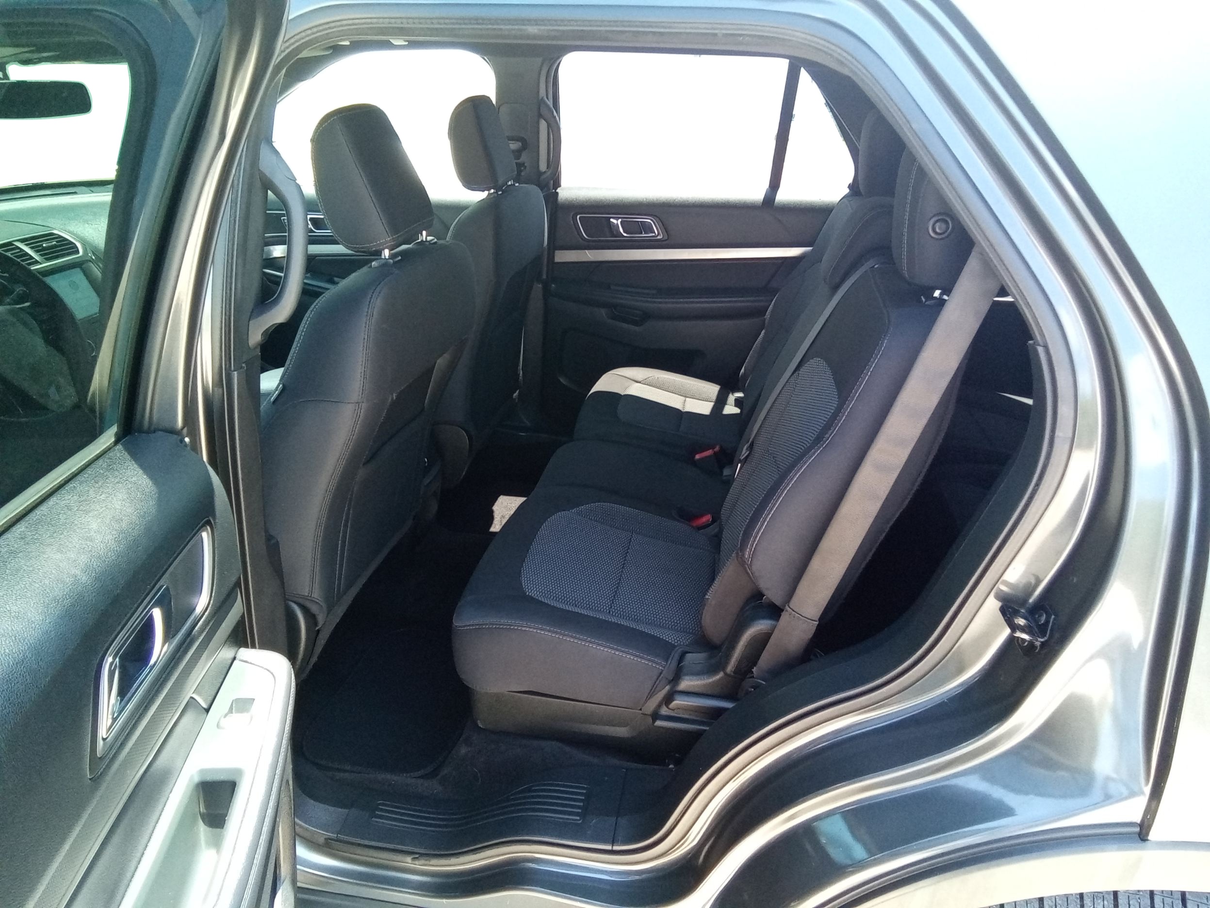 Neighborhood Autos, LLC - Used vehicle - SUV FORD EXPLORER 2018
