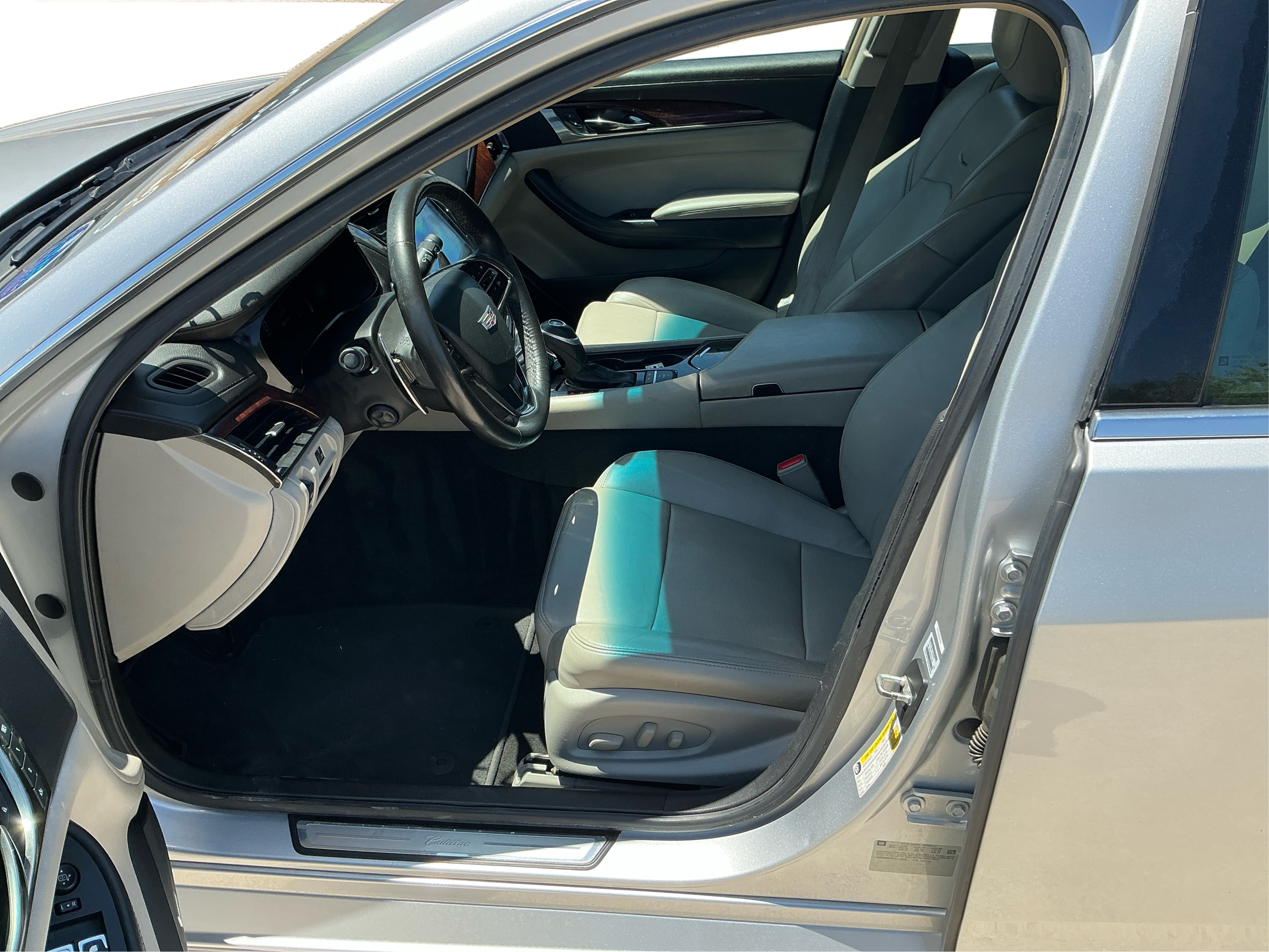 Neighborhood Autos, LLC - Used vehicle - Sedan CADILLAC CTS 2015
