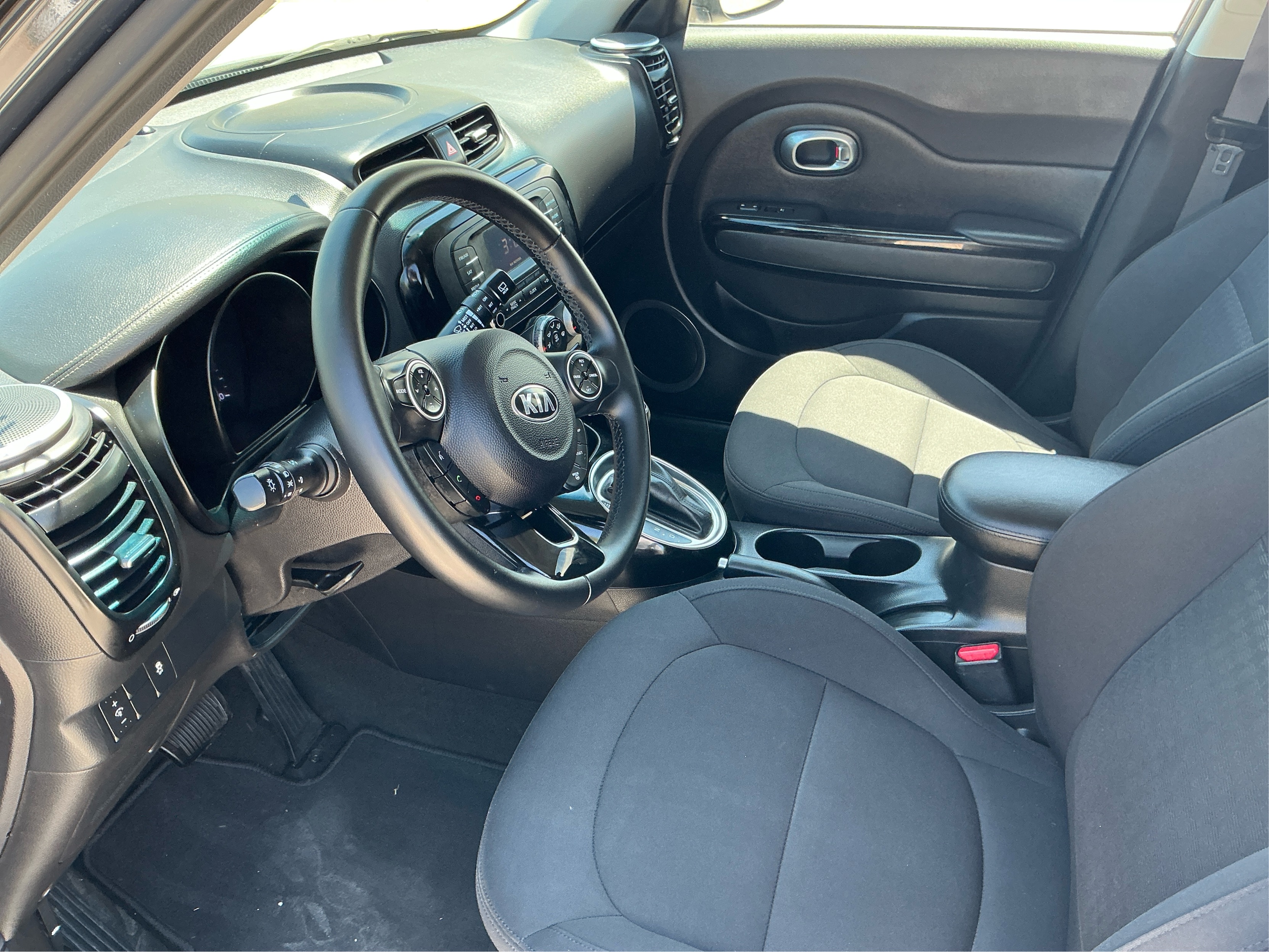 Neighborhood Autos, LLC - Used vehicle - Sedan KIA SOUL 2015