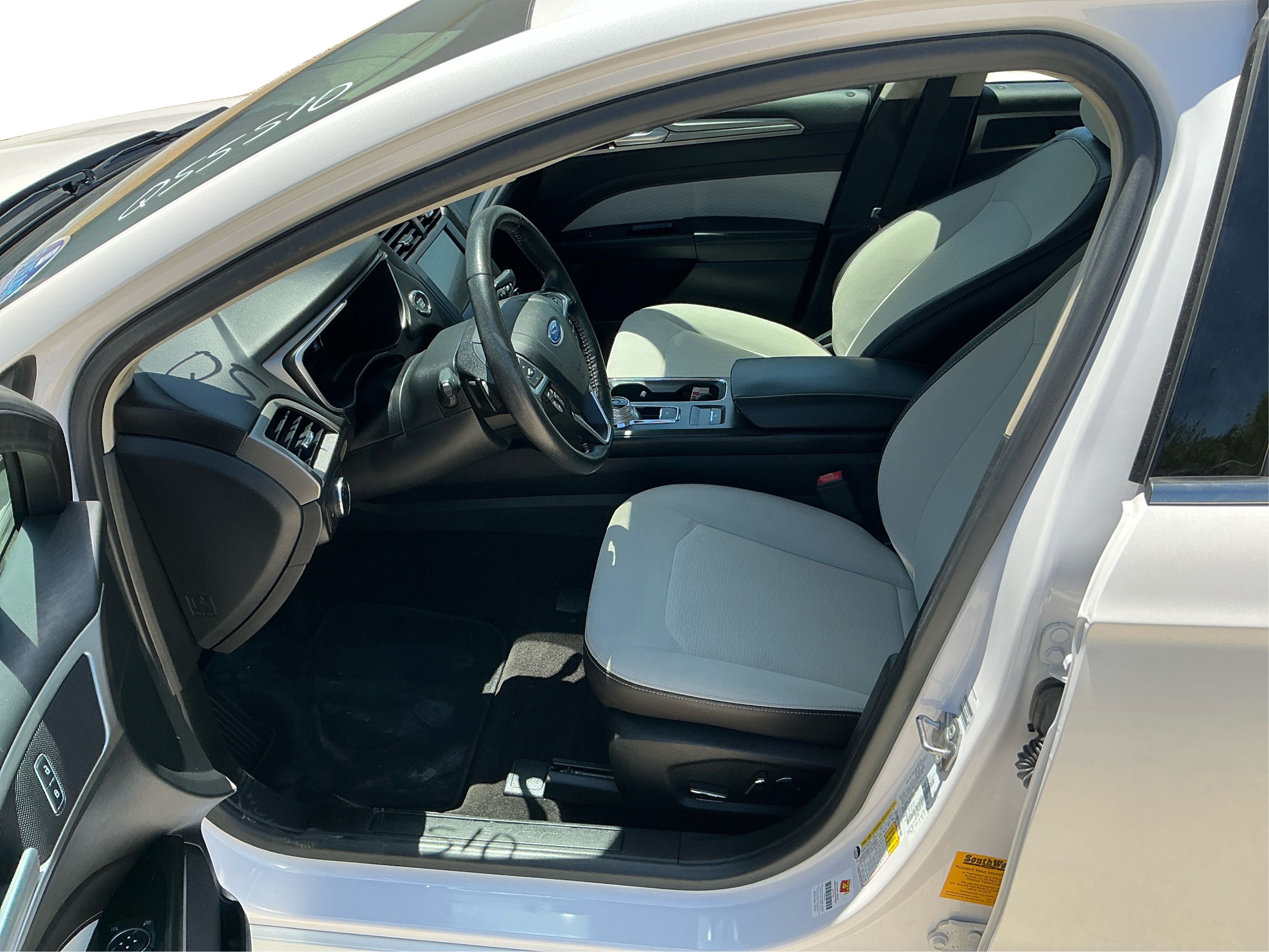 Neighborhood Autos, LLC - Used vehicle - Sedan FORD FUSION 2019
