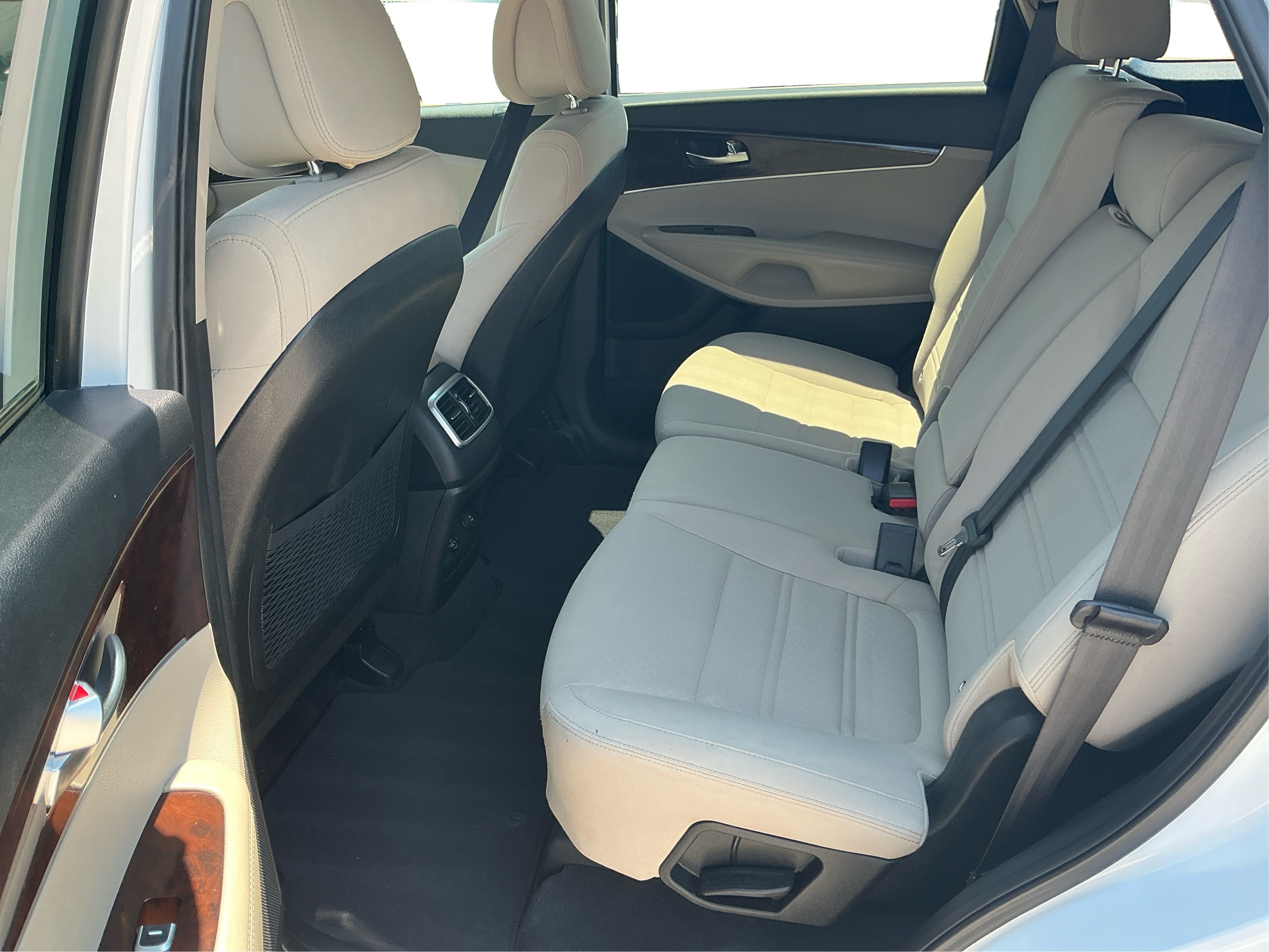 Neighborhood Autos, LLC - Used vehicle - SUV KIA SORENTO 2016