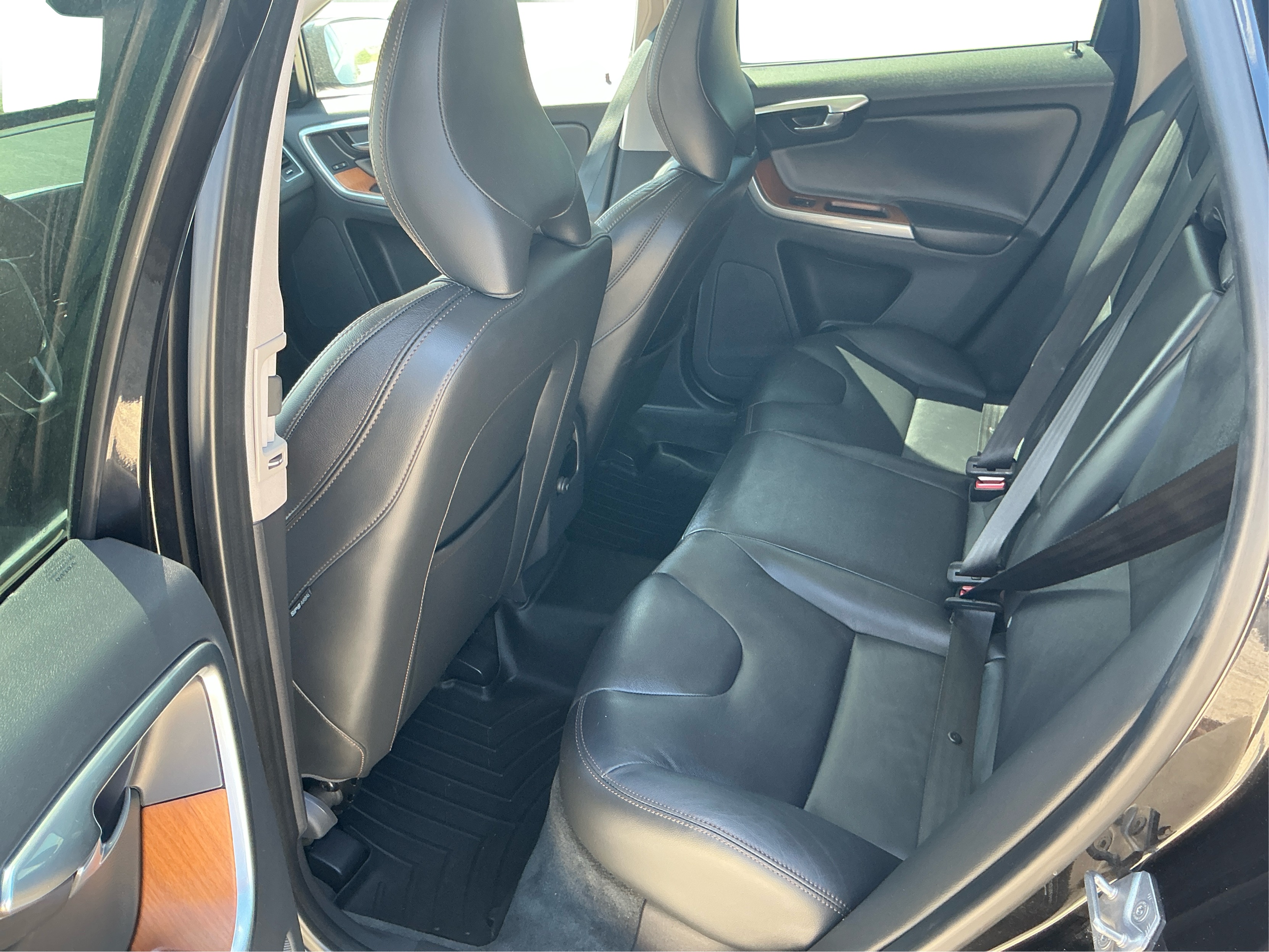 Neighborhood Autos, LLC - Used vehicle - SUV VOLVO XC60 2017