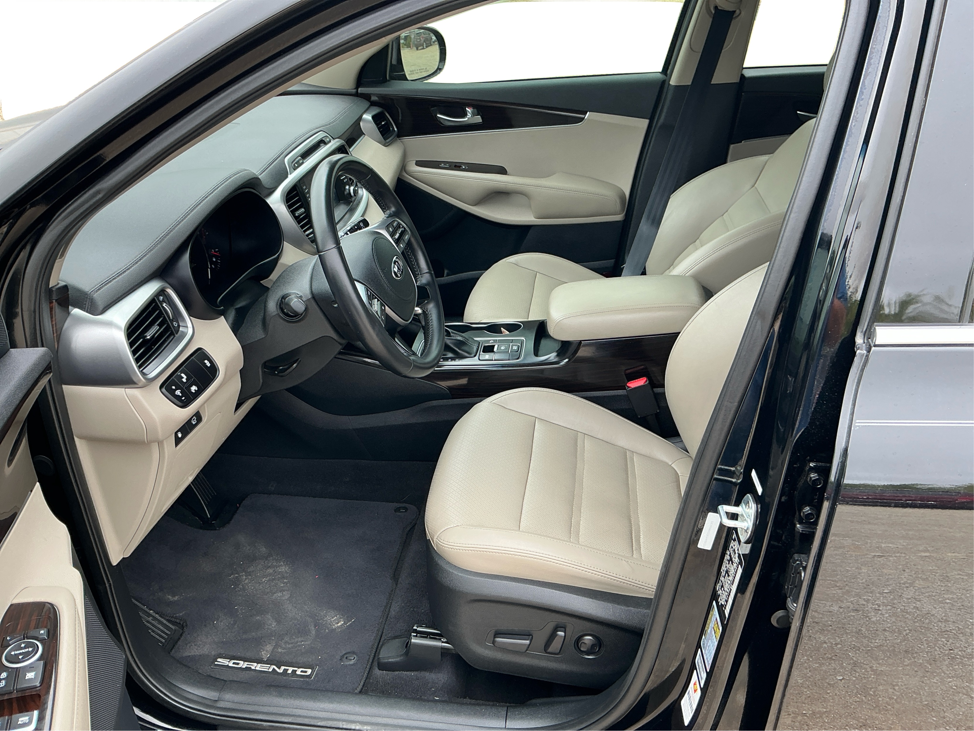 Neighborhood Autos, LLC - Used vehicle - SUV KIA SORENTO 2019