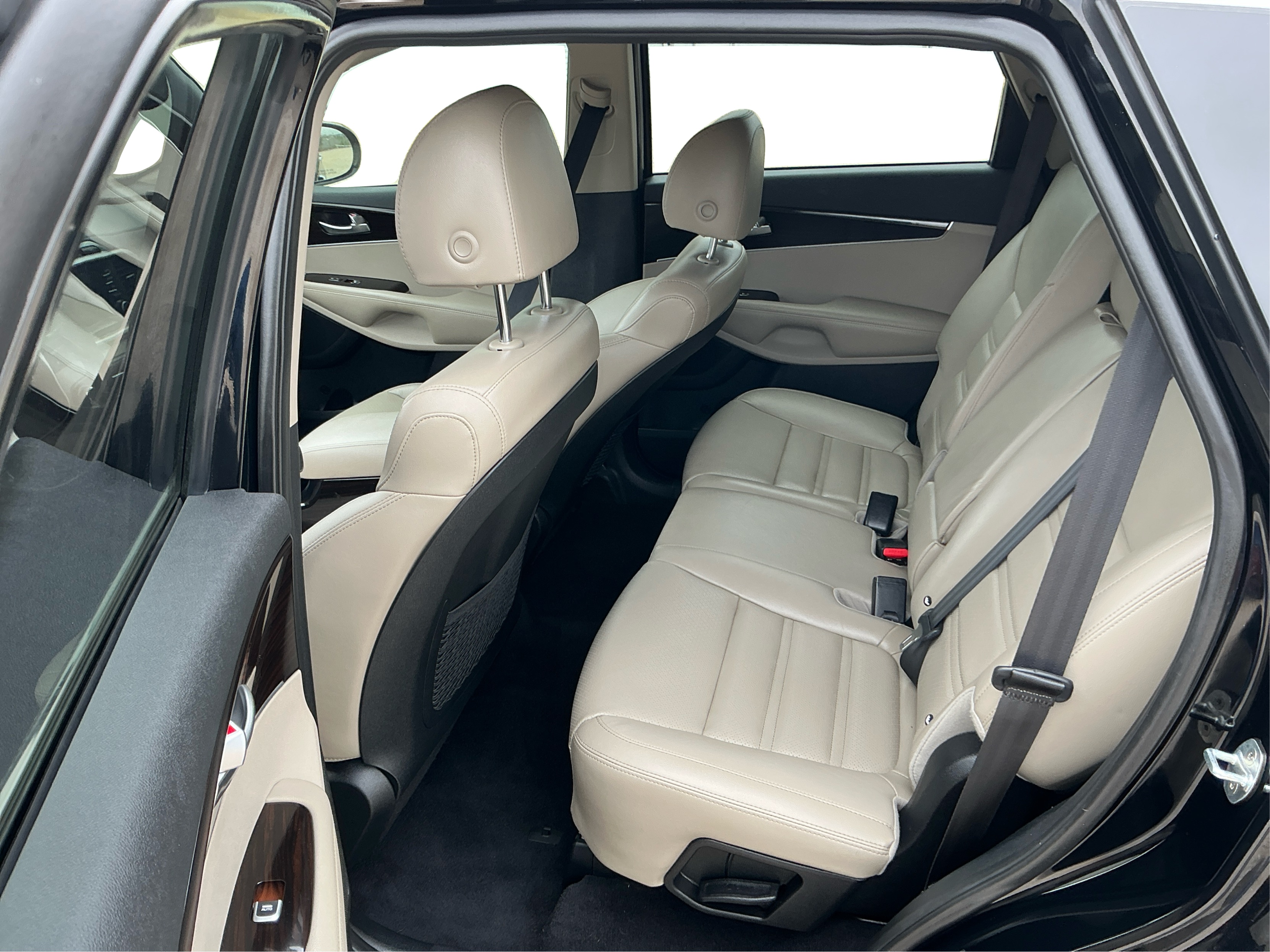 Neighborhood Autos, LLC - Used vehicle - SUV KIA SORENTO 2019