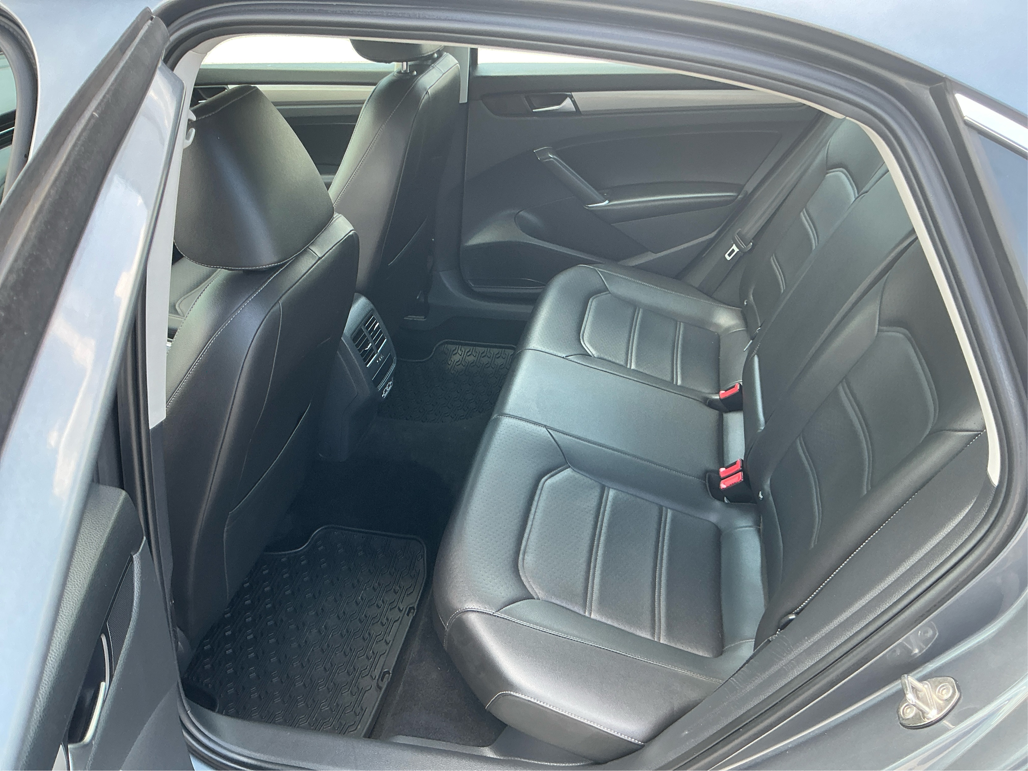 Neighborhood Autos, LLC - Used vehicle - SEDAN VOLKSWAGEN PASSAT 2020
