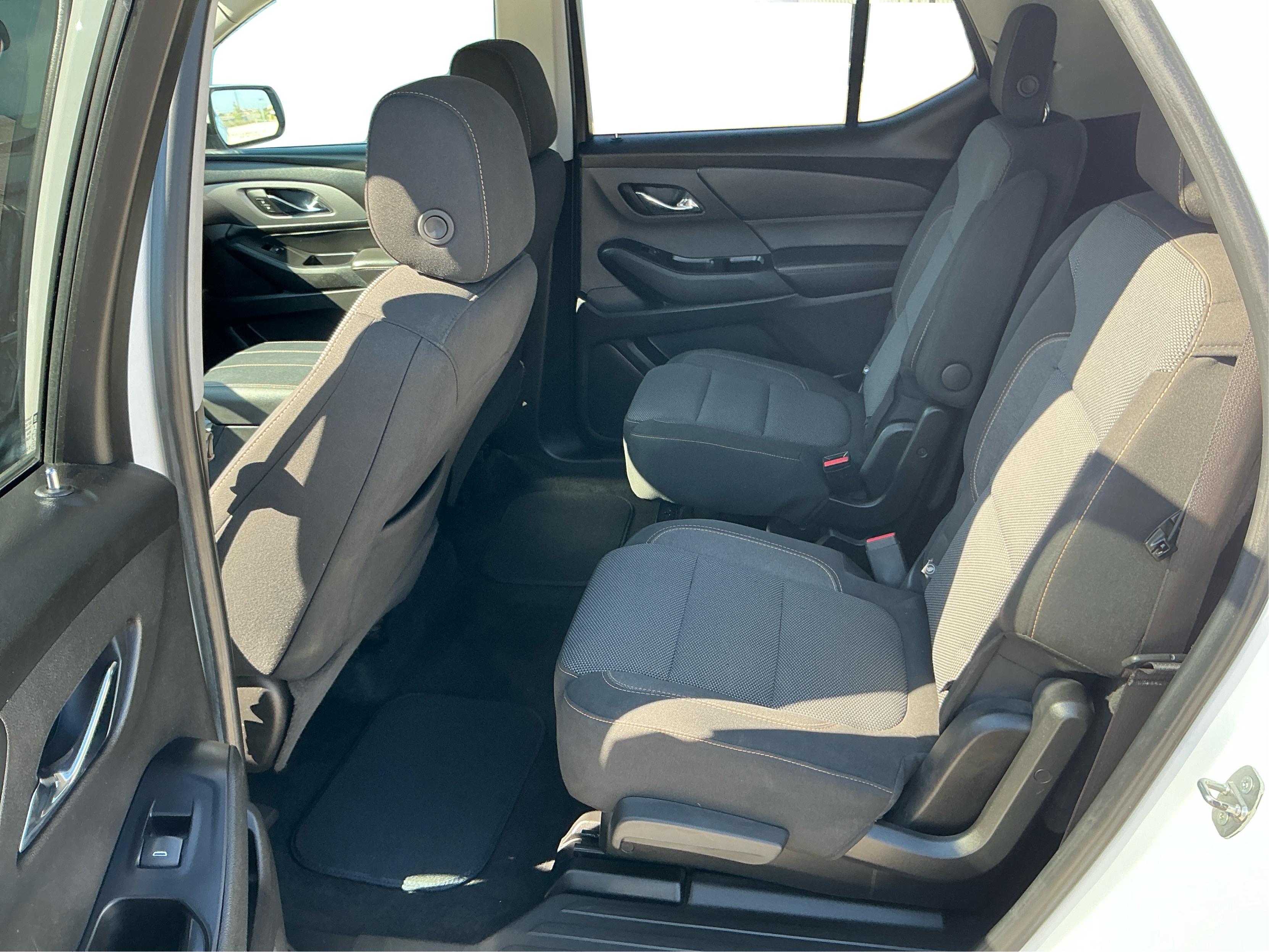 Neighborhood Autos, LLC - Used vehicle - SUV CHEVROLET TRAVERSE 2018