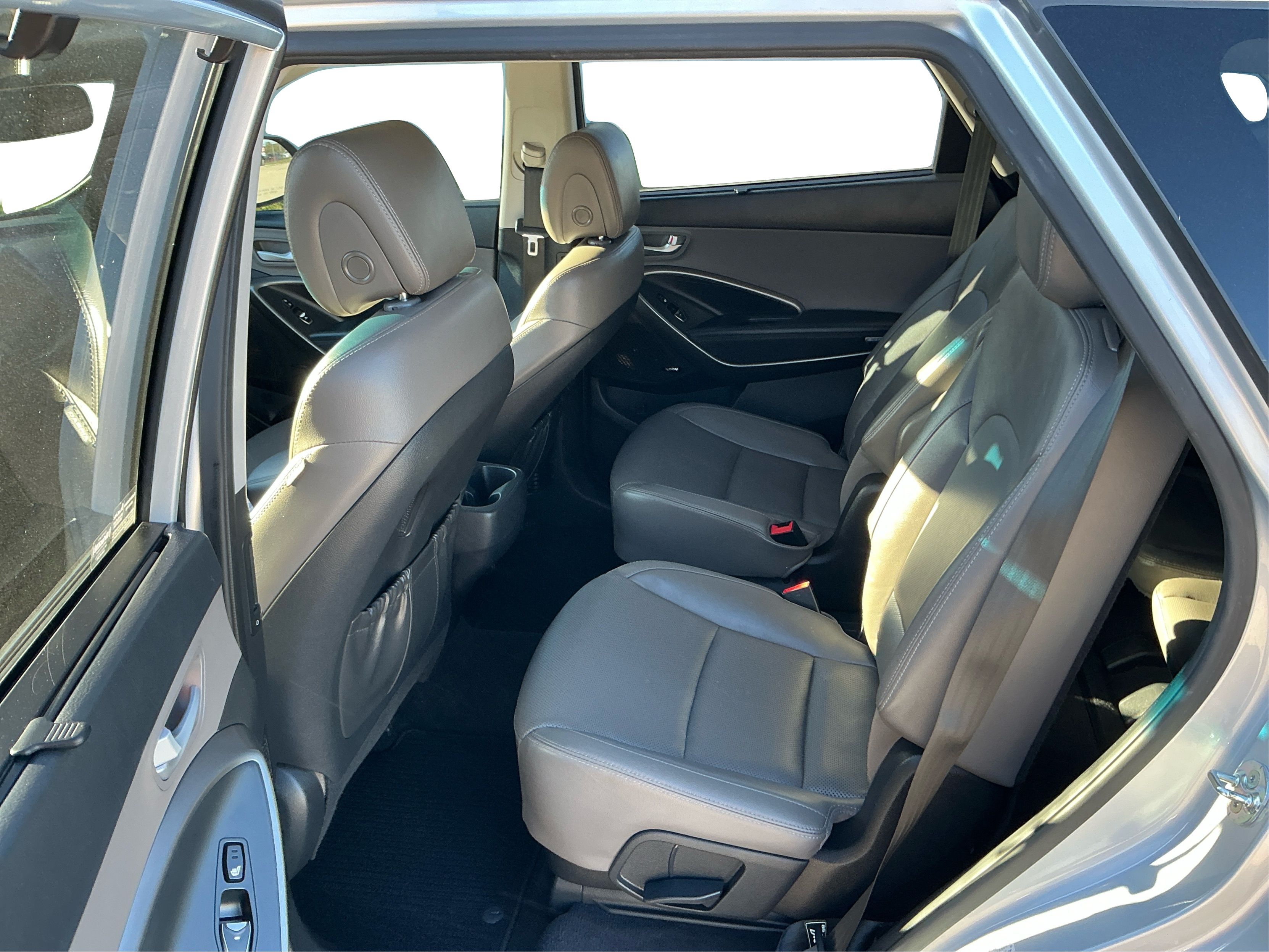 Neighborhood Autos, LLC - Used vehicle - SUV HYUNDAI SANTA FE 2017