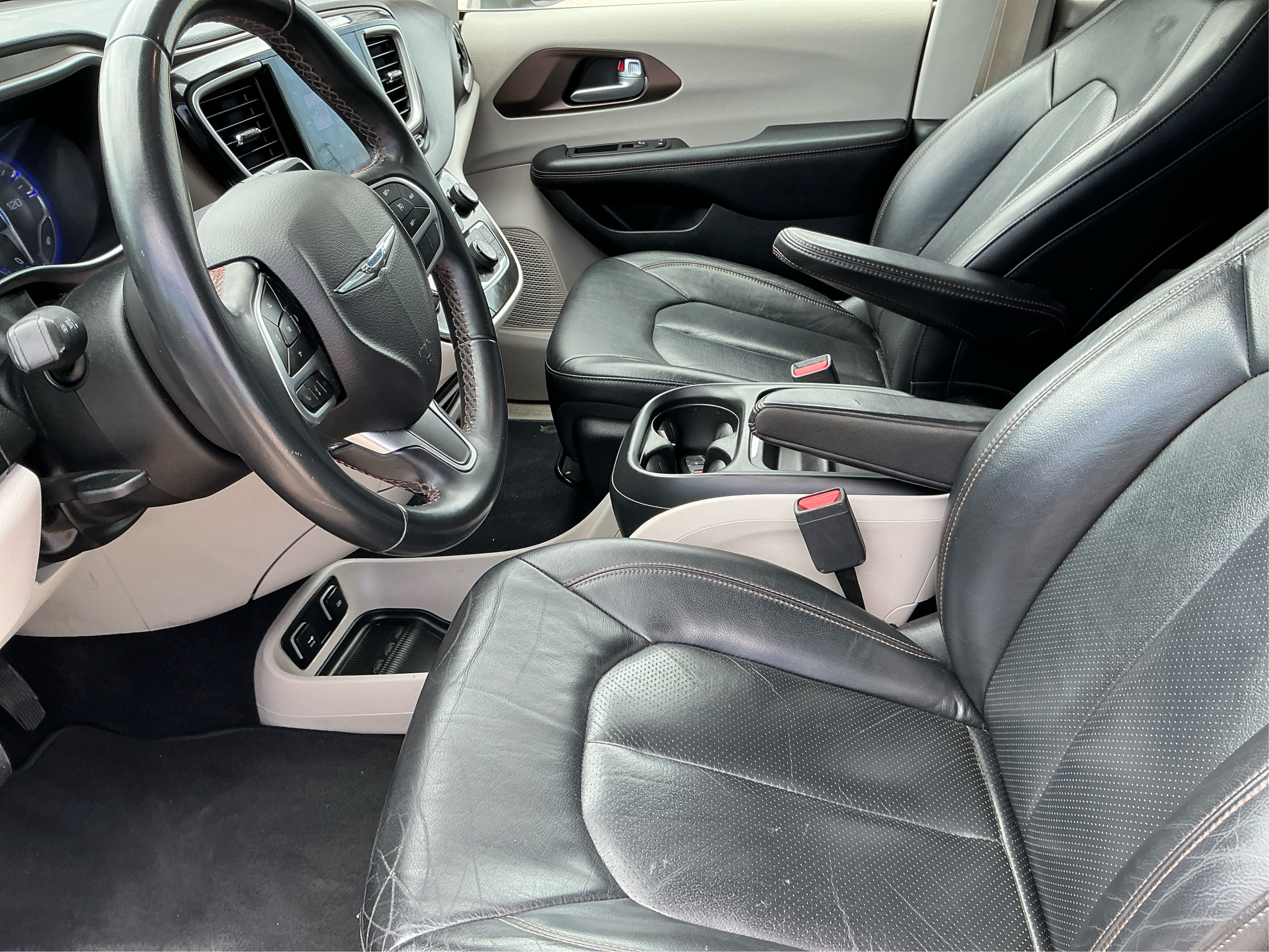 Neighborhood Autos, LLC - Used vehicle - MINIVAN CHRYSLER PACIFICA 2018