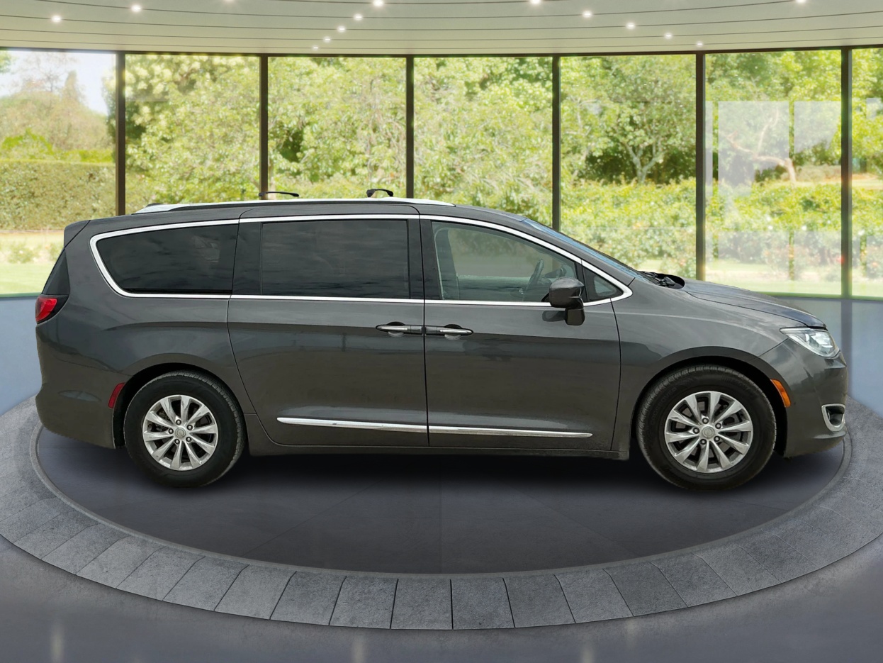 Neighborhood Autos, LLC - Used vehicle - MINIVAN CHRYSLER PACIFICA 2018