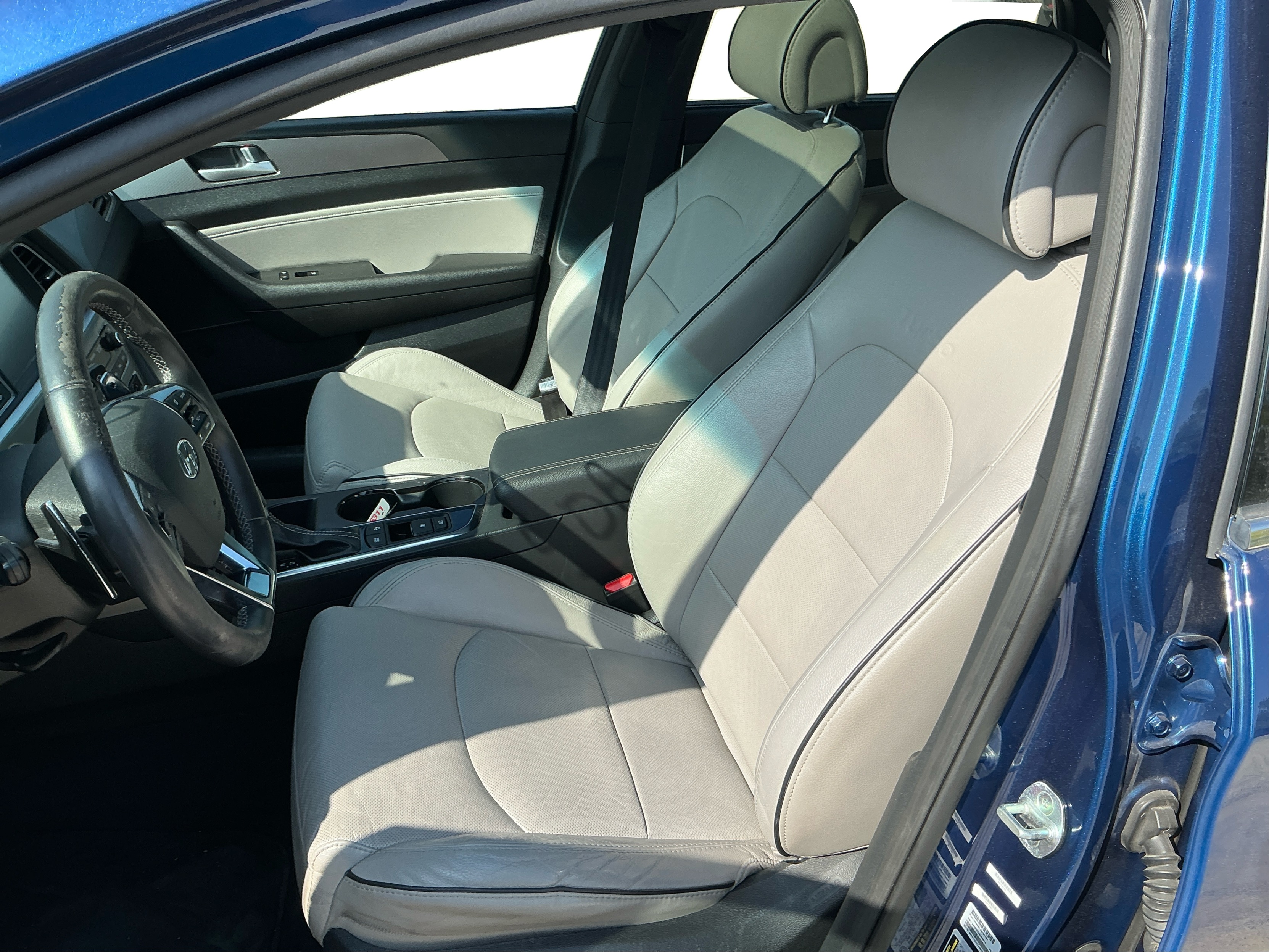 Neighborhood Autos, LLC - Used vehicle - SEDAN HYUNDAI SONATA 2015