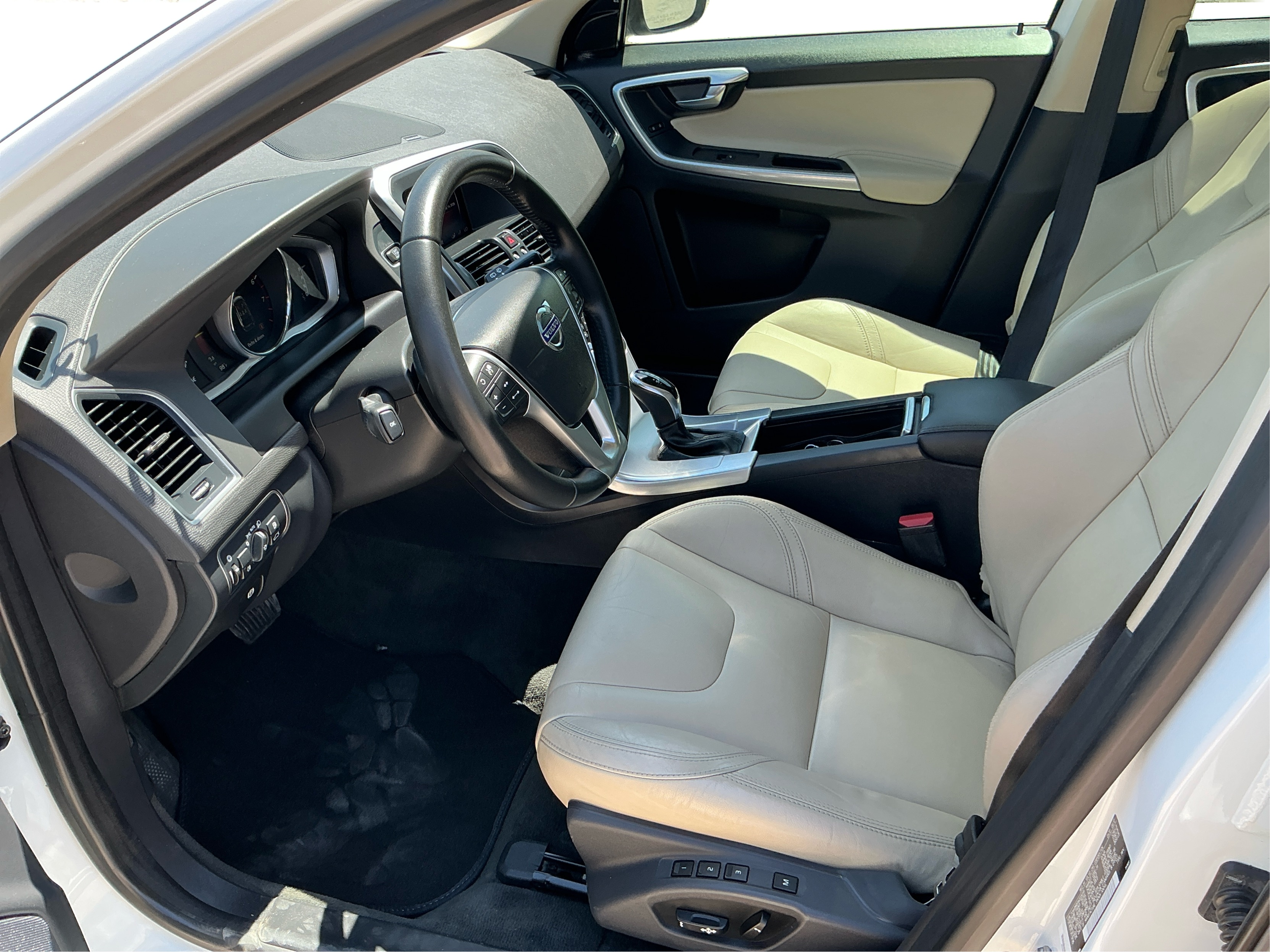 Neighborhood Autos, LLC - Used vehicle - SUV VOLVO XC60 2017