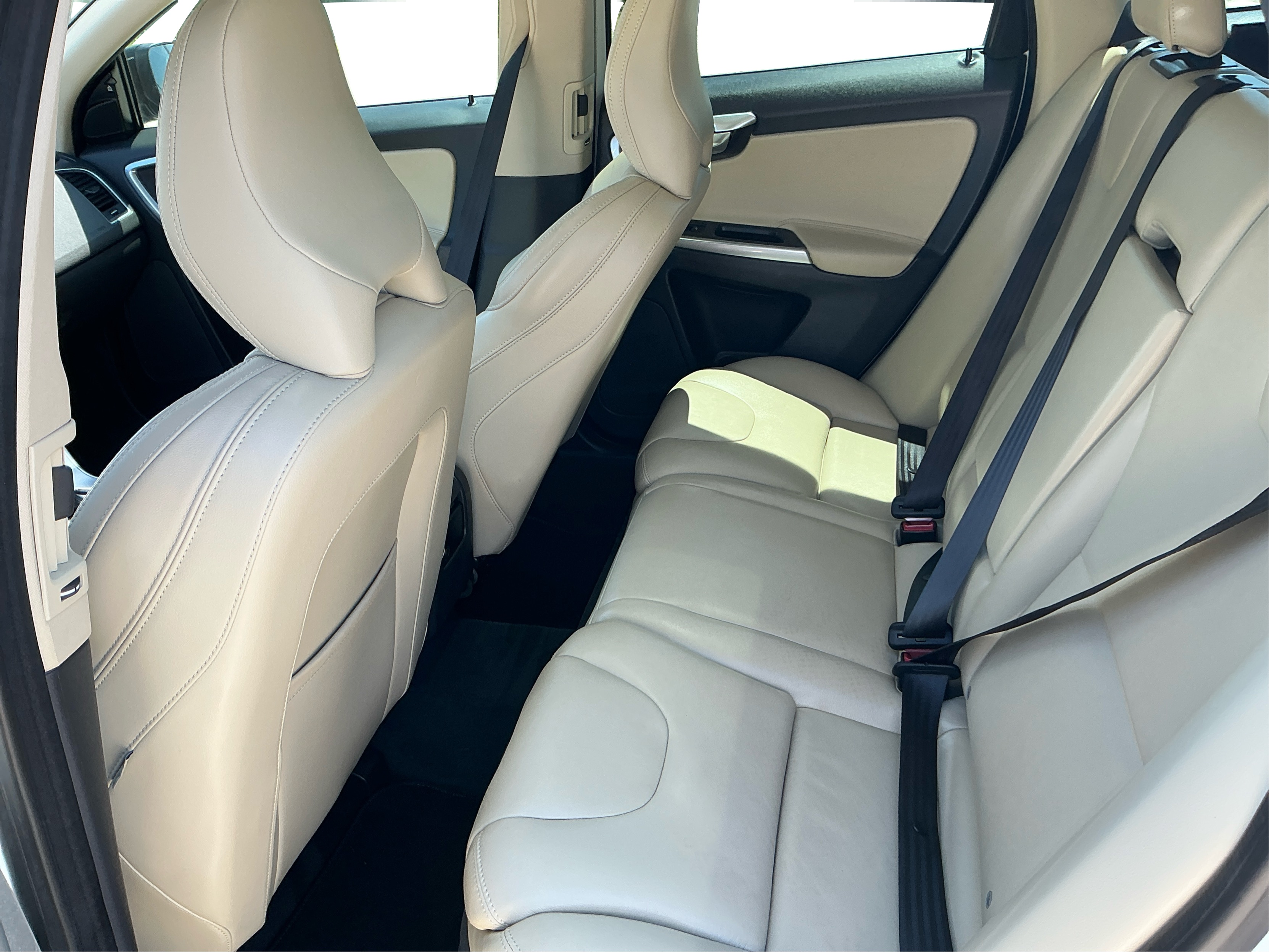 Neighborhood Autos, LLC - Used vehicle - SUV VOLVO XC60 2017