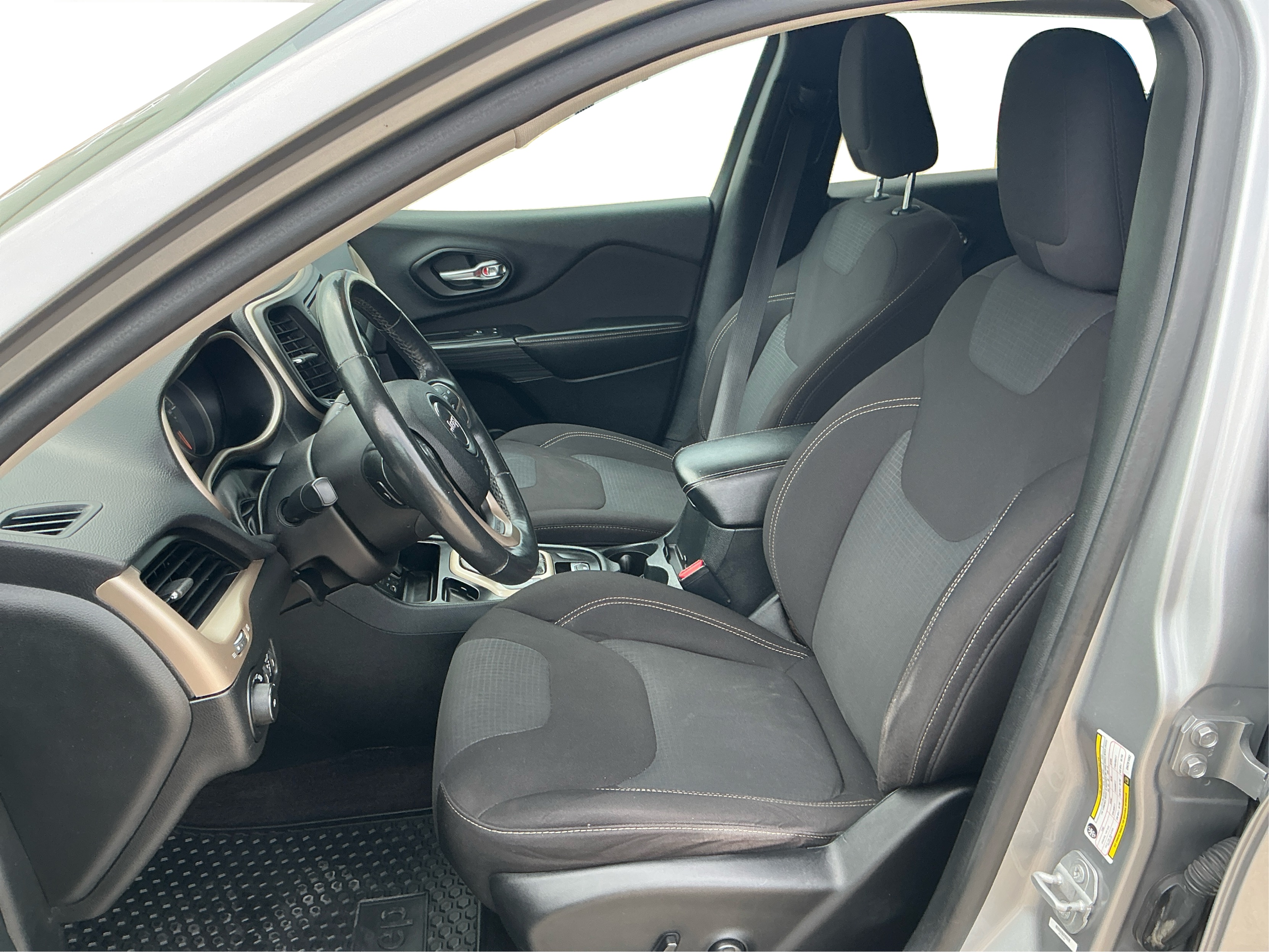 Neighborhood Autos, LLC - Used vehicle - SUV JEEP CHEROKEE 2016
