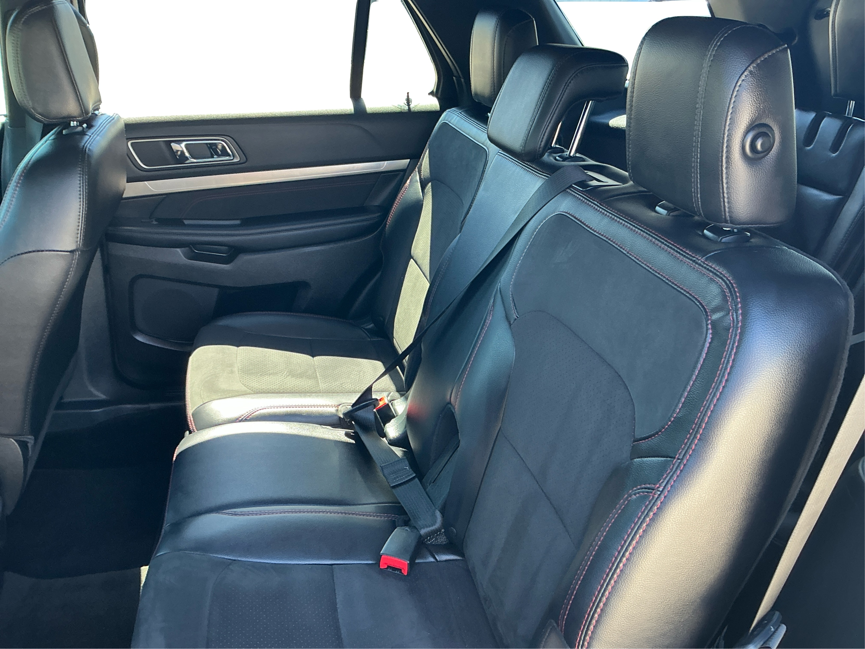 Neighborhood Autos, LLC - Used vehicle - SUV FORD EXPLORER 2018