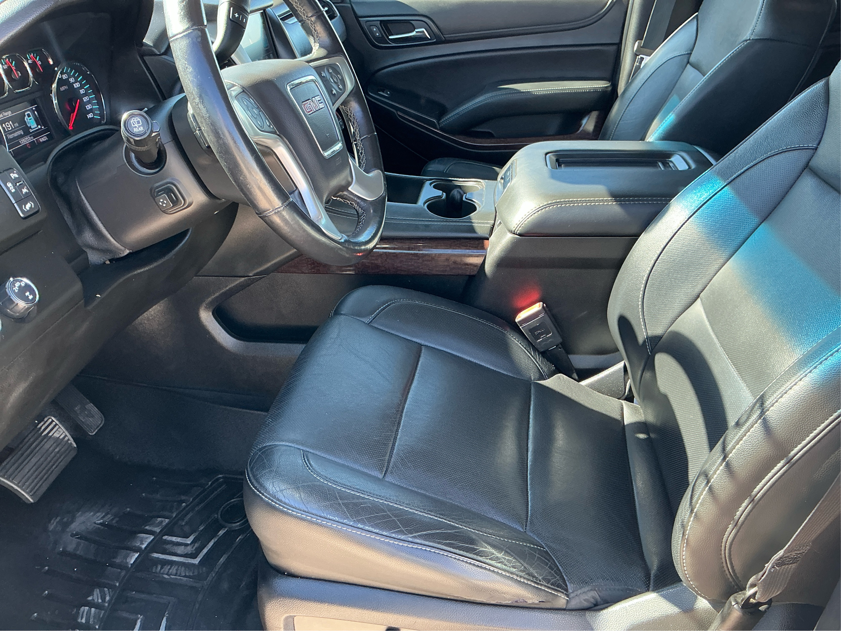 Neighborhood Autos, LLC - Used vehicle - SUV GMC YUKON 2019
