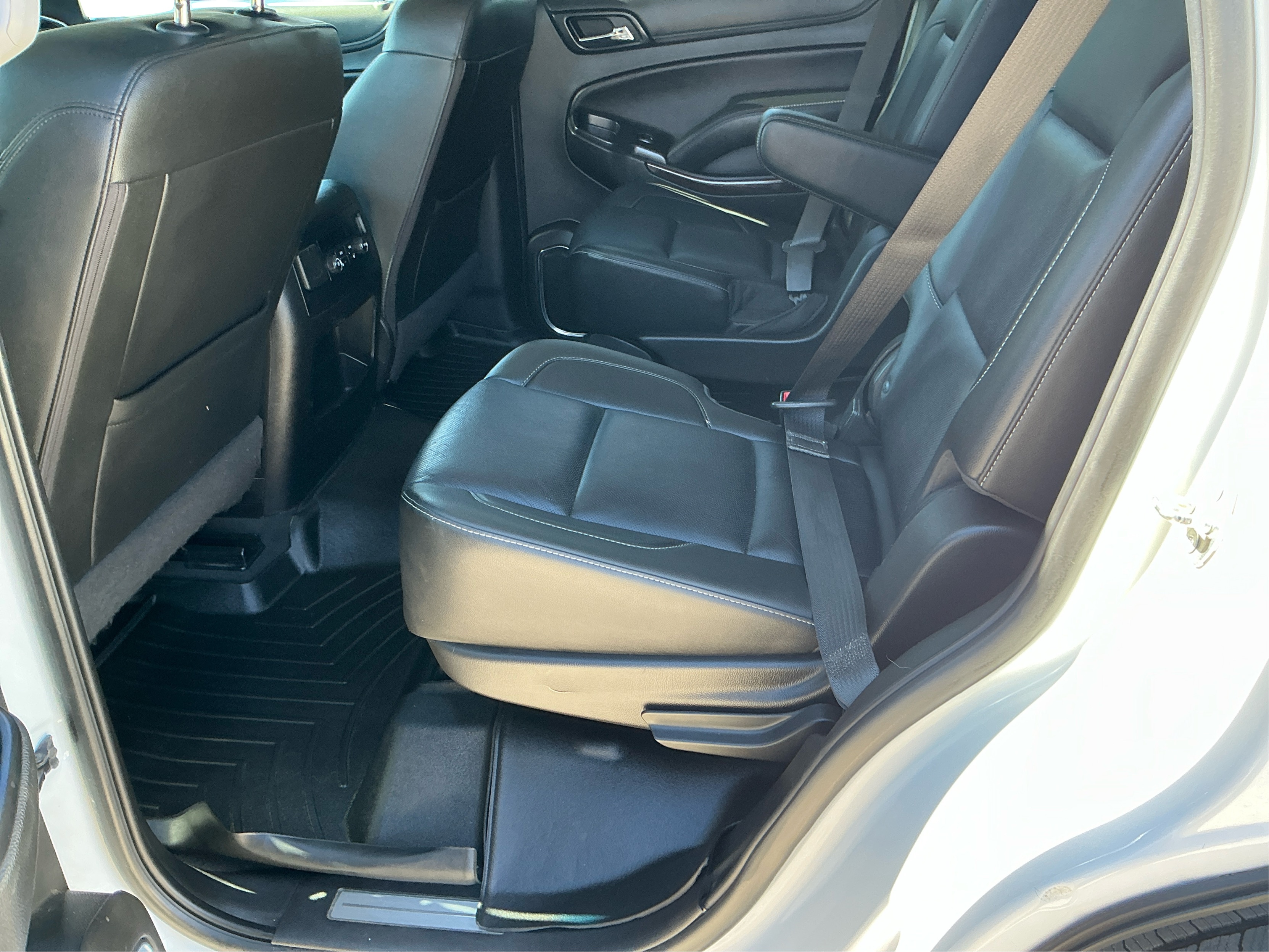 Neighborhood Autos, LLC - Used vehicle - SUV GMC YUKON 2019