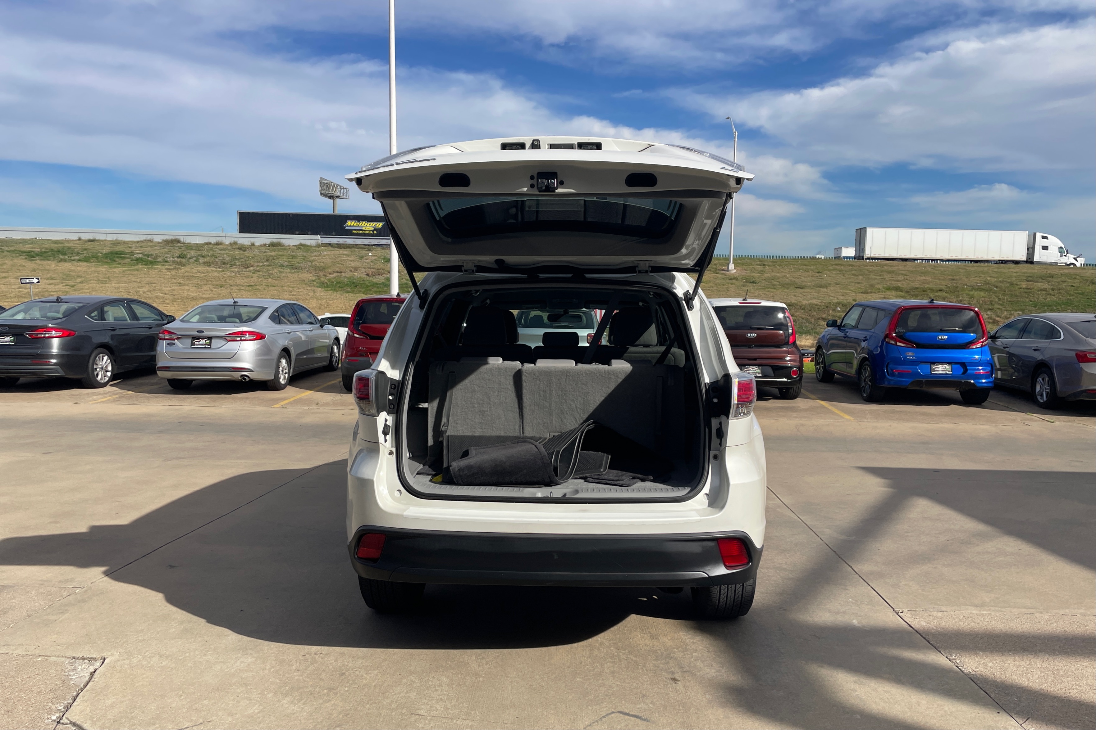 2015 Toyota Highlander LE - Photo 12