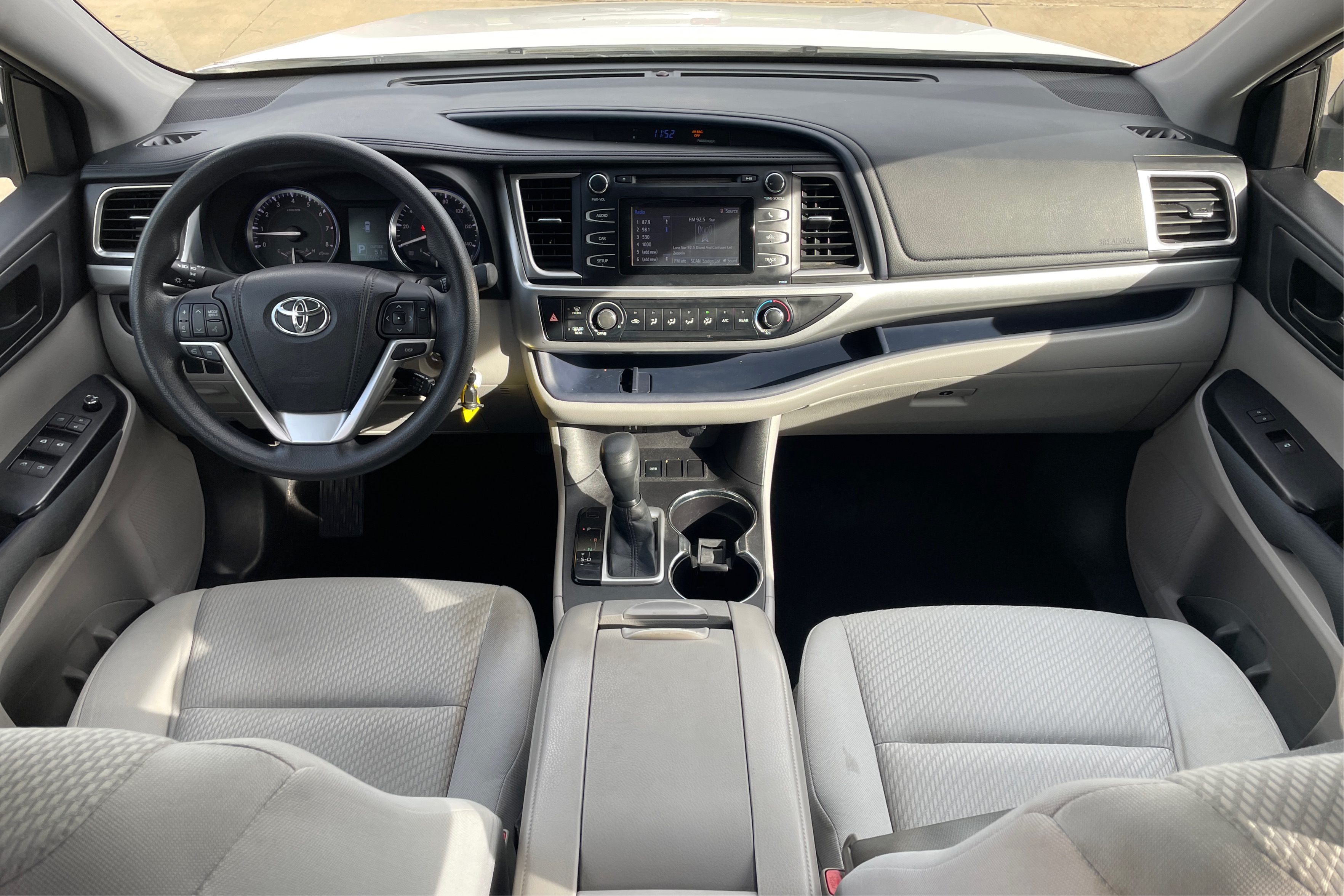 2015 Toyota Highlander LE - Photo 15