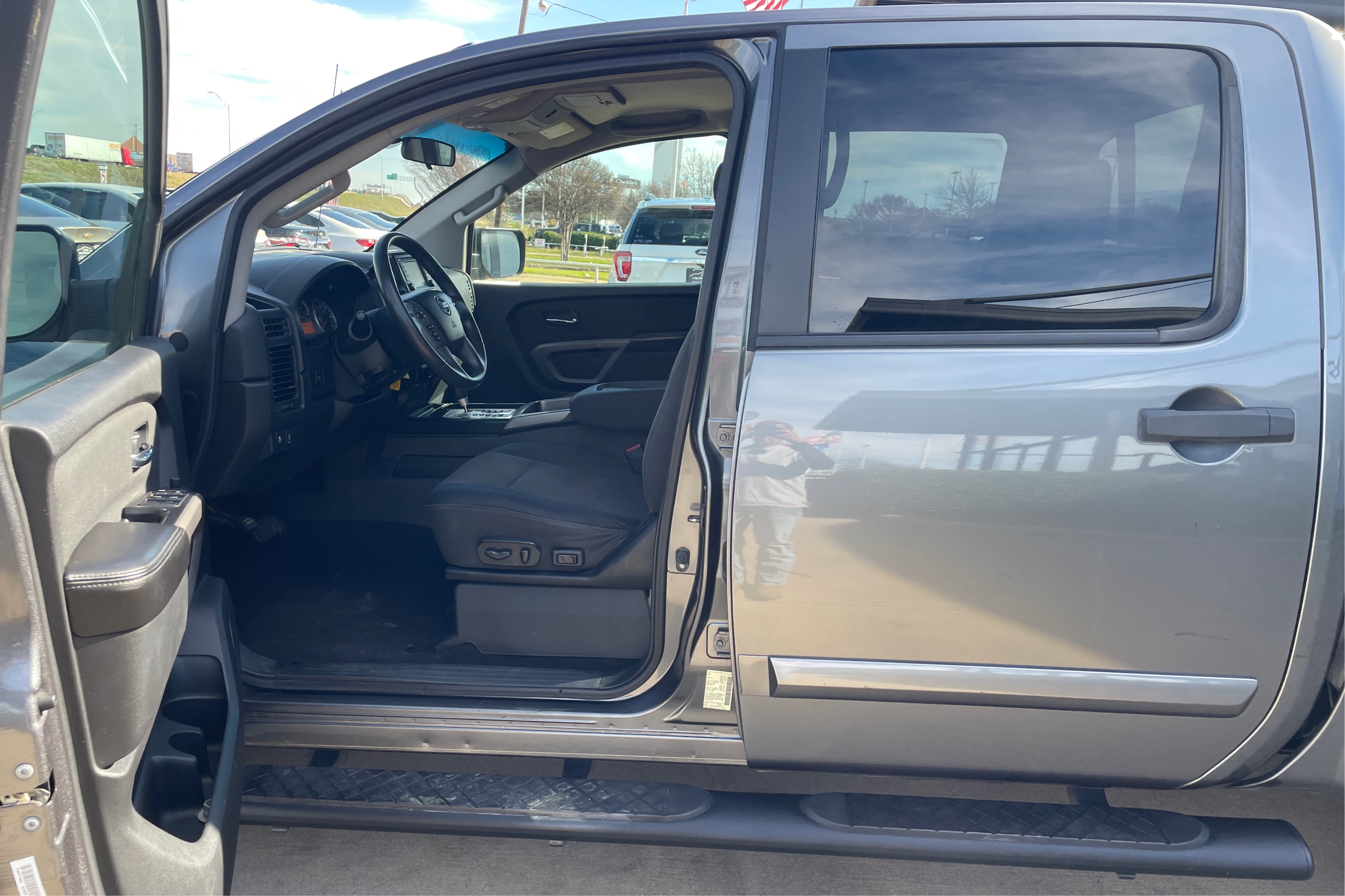 2015 Nissan Titan SV - Photo 9