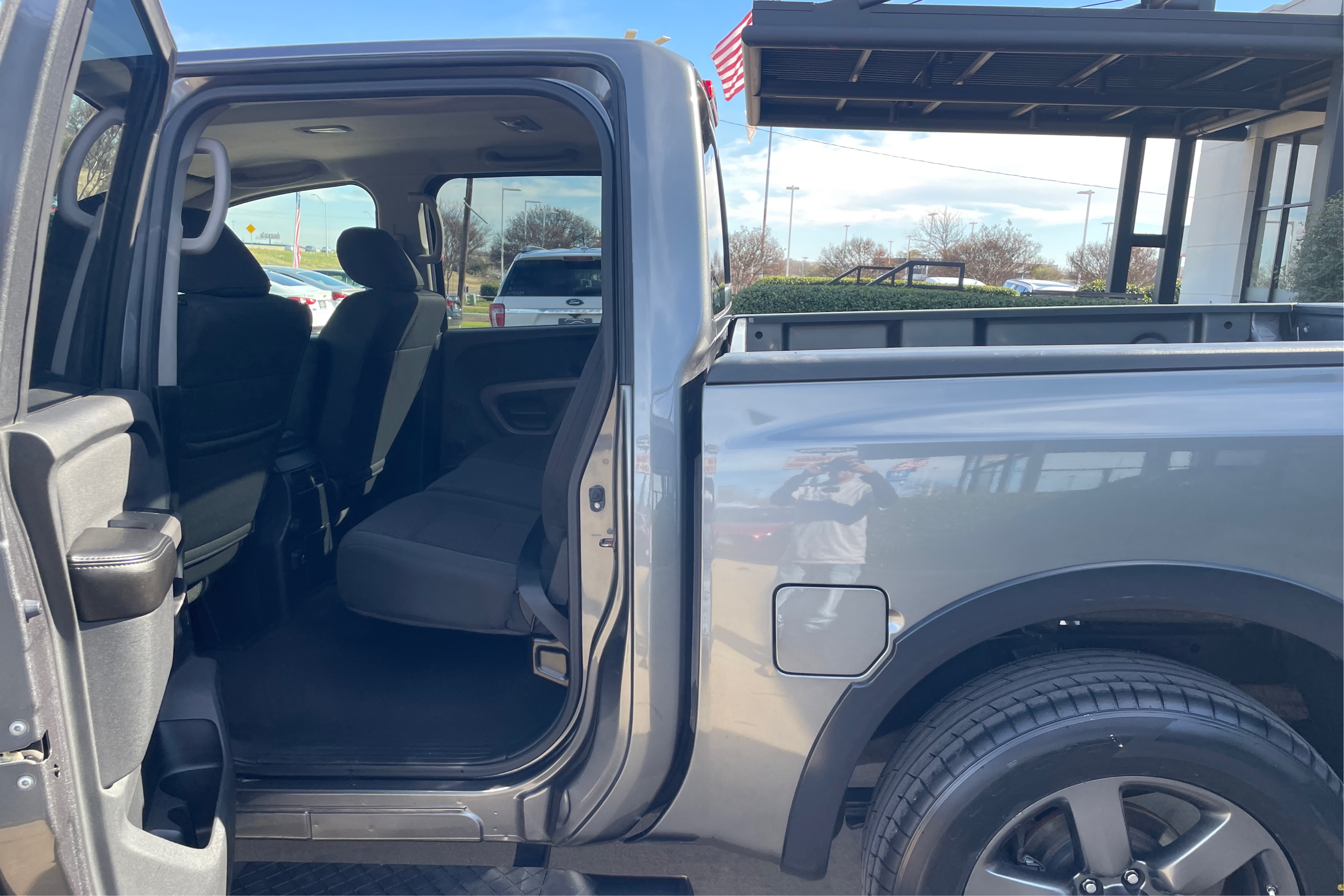 2015 Nissan Titan SV - Photo 10