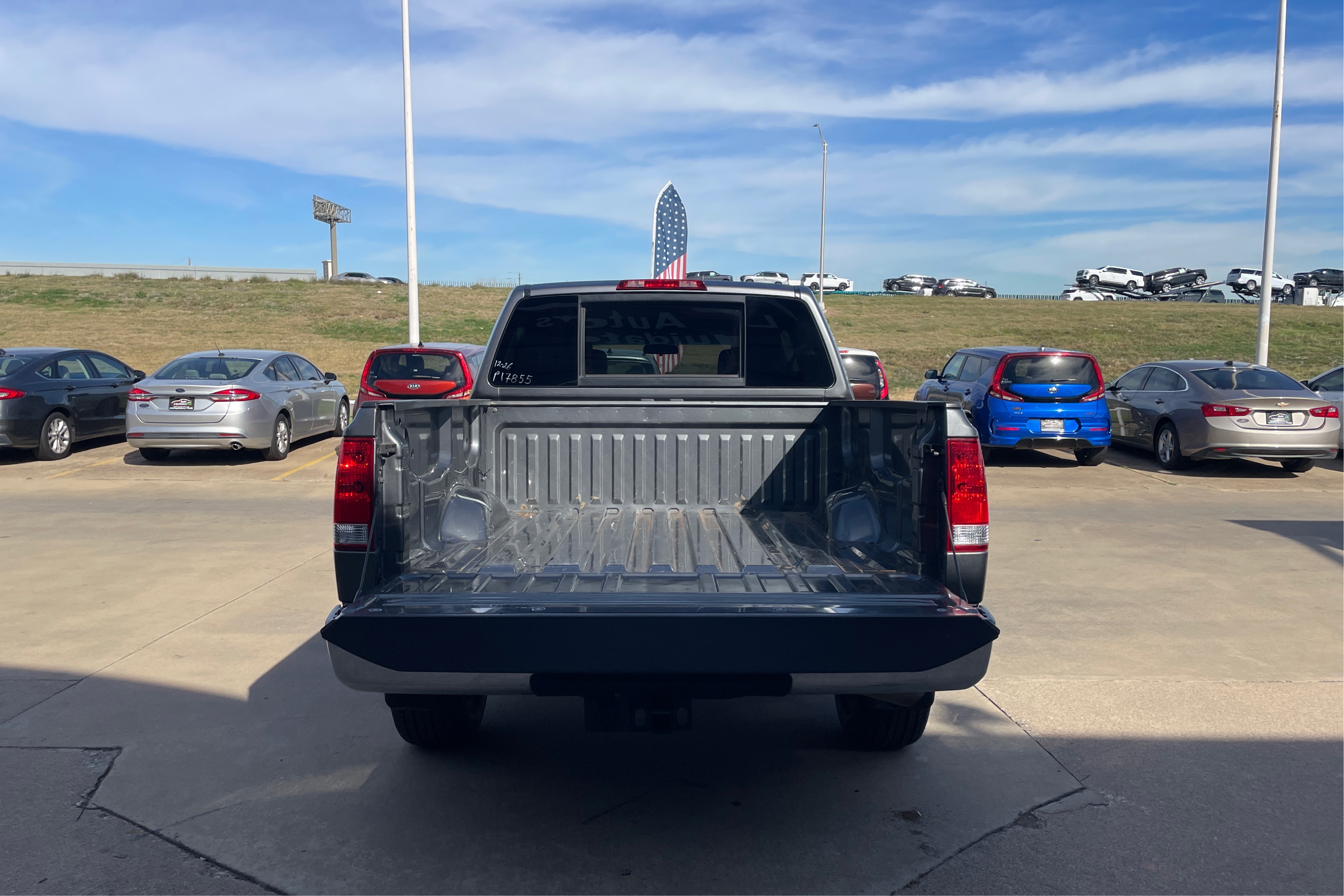 2015 Nissan Titan SV - Photo 12