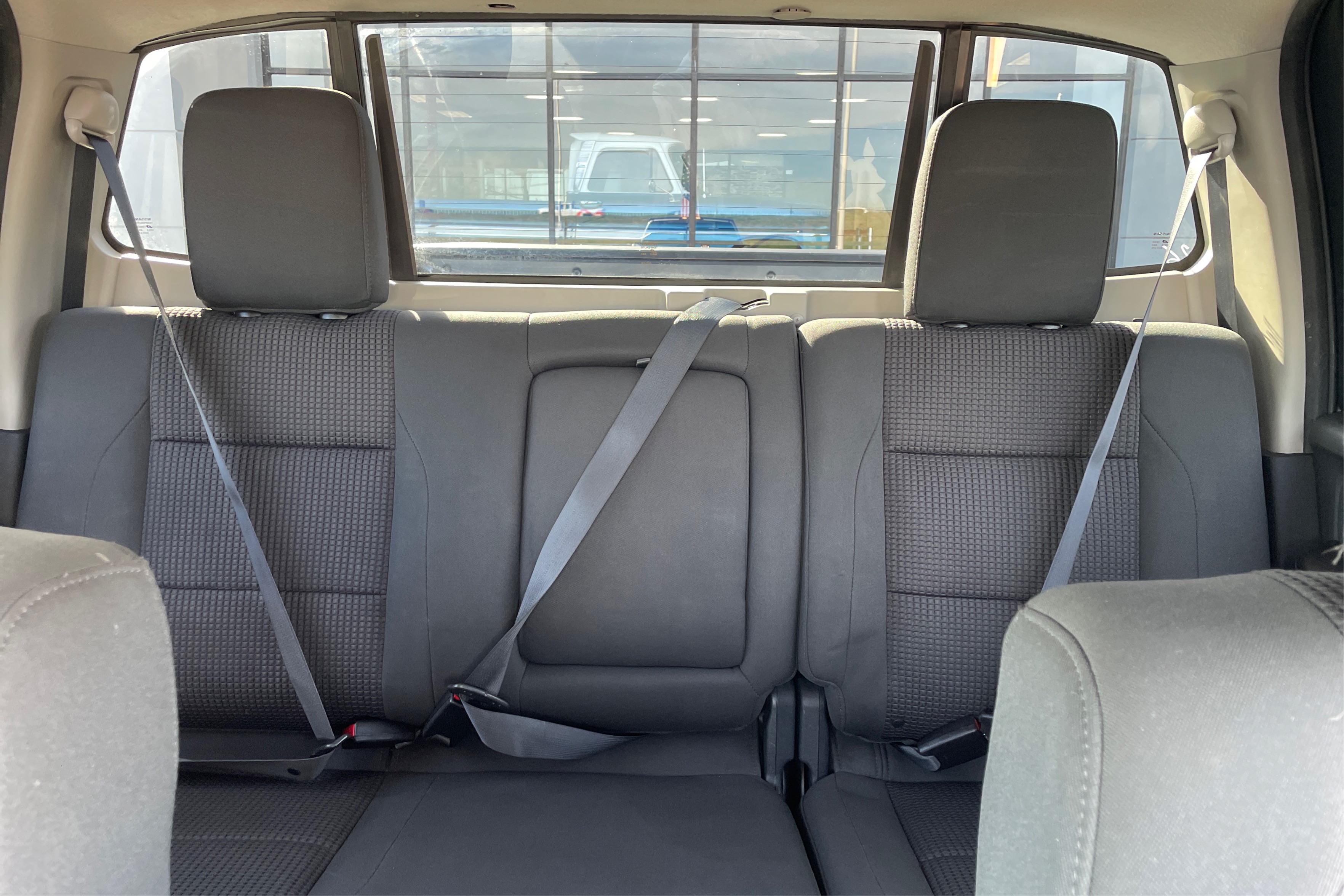 2015 Nissan Titan SV - Photo 14