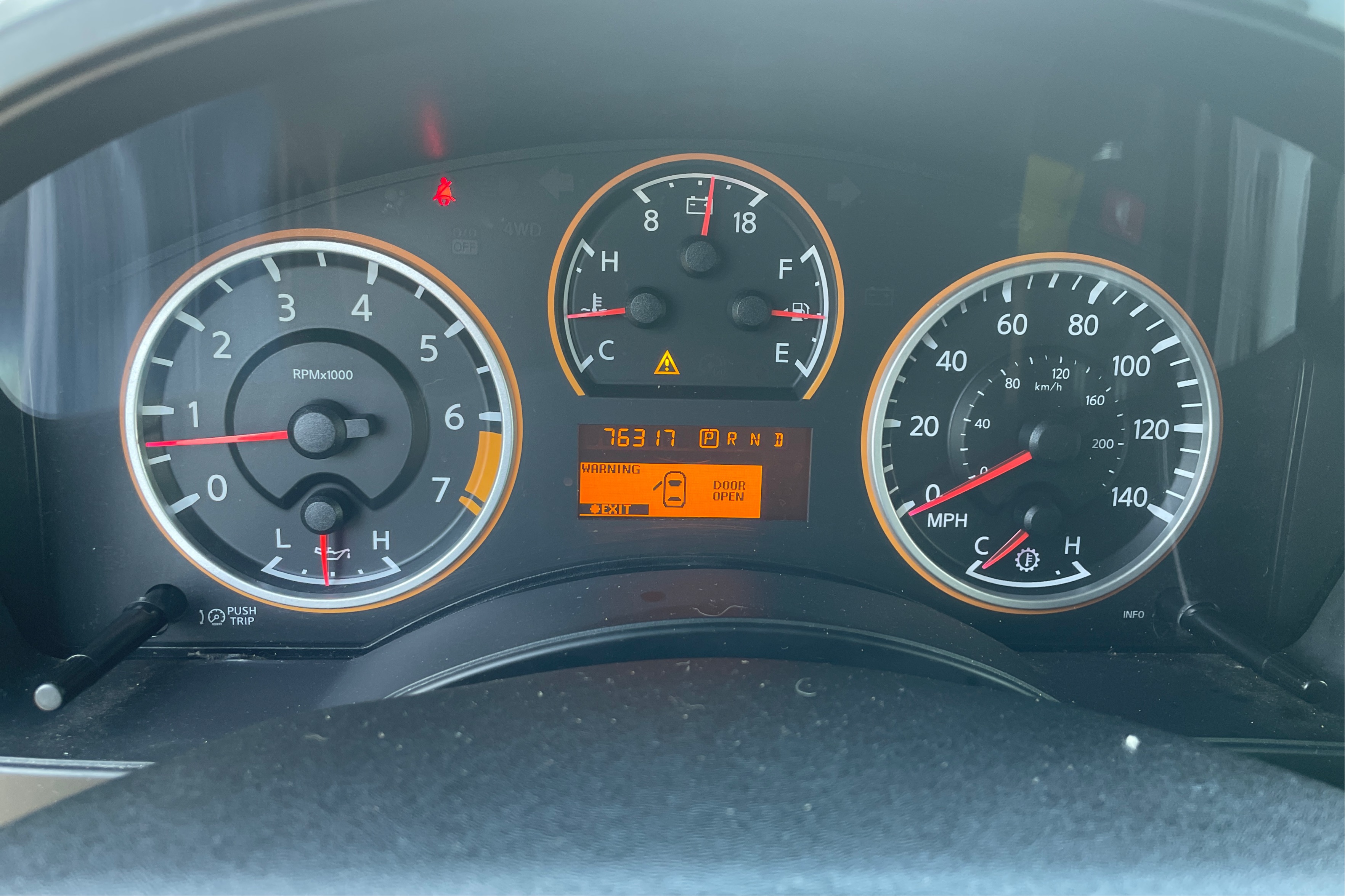 2015 Nissan Titan SV - Photo 17