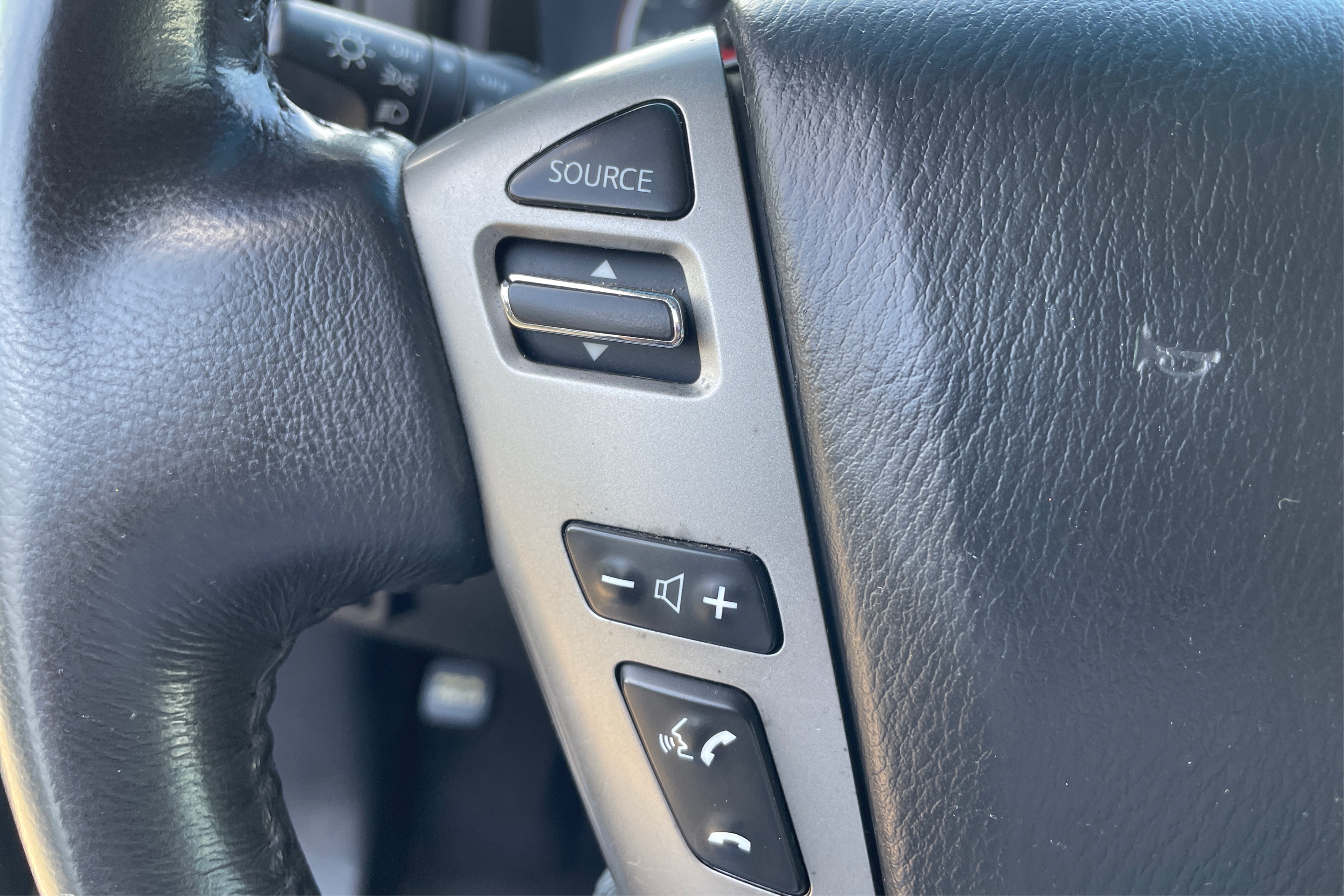 2015 Nissan Titan SV - Photo 25