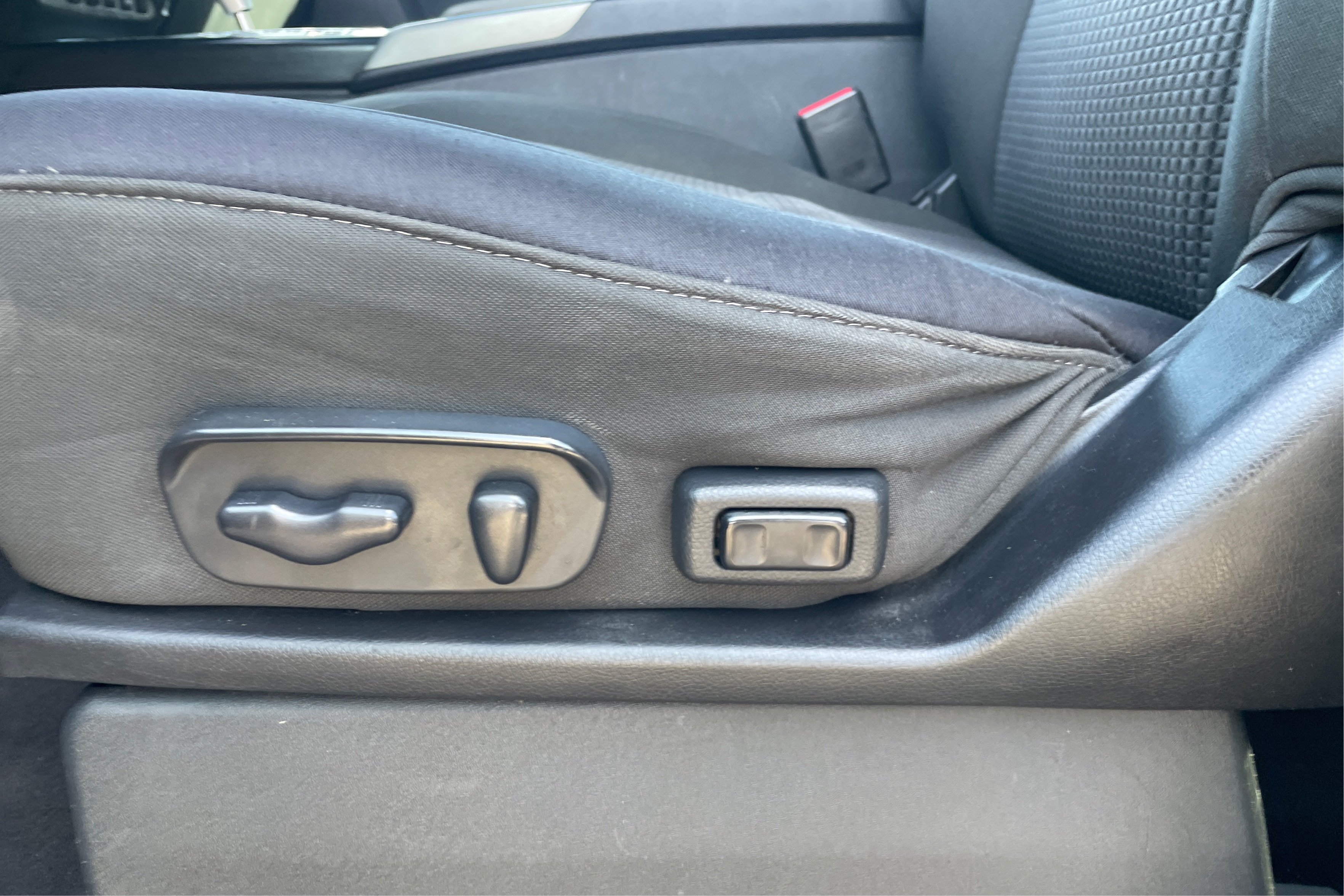 2015 Nissan Titan SV - Photo 20