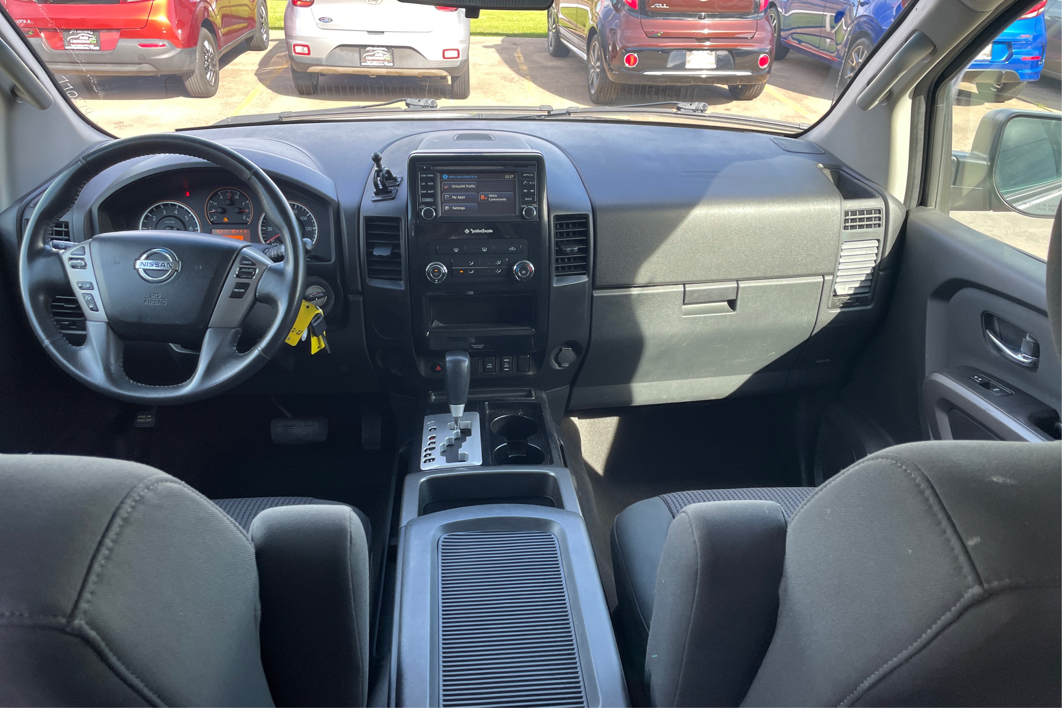 2015 Nissan Titan SV - Photo 22