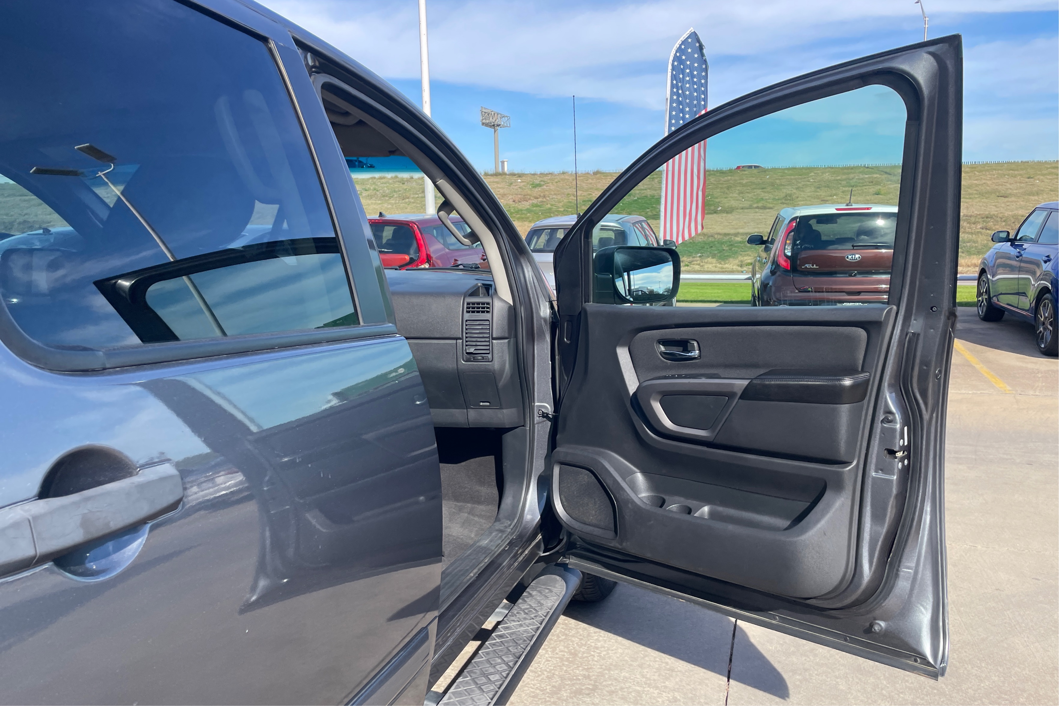 2015 Nissan Titan SV - Photo 23