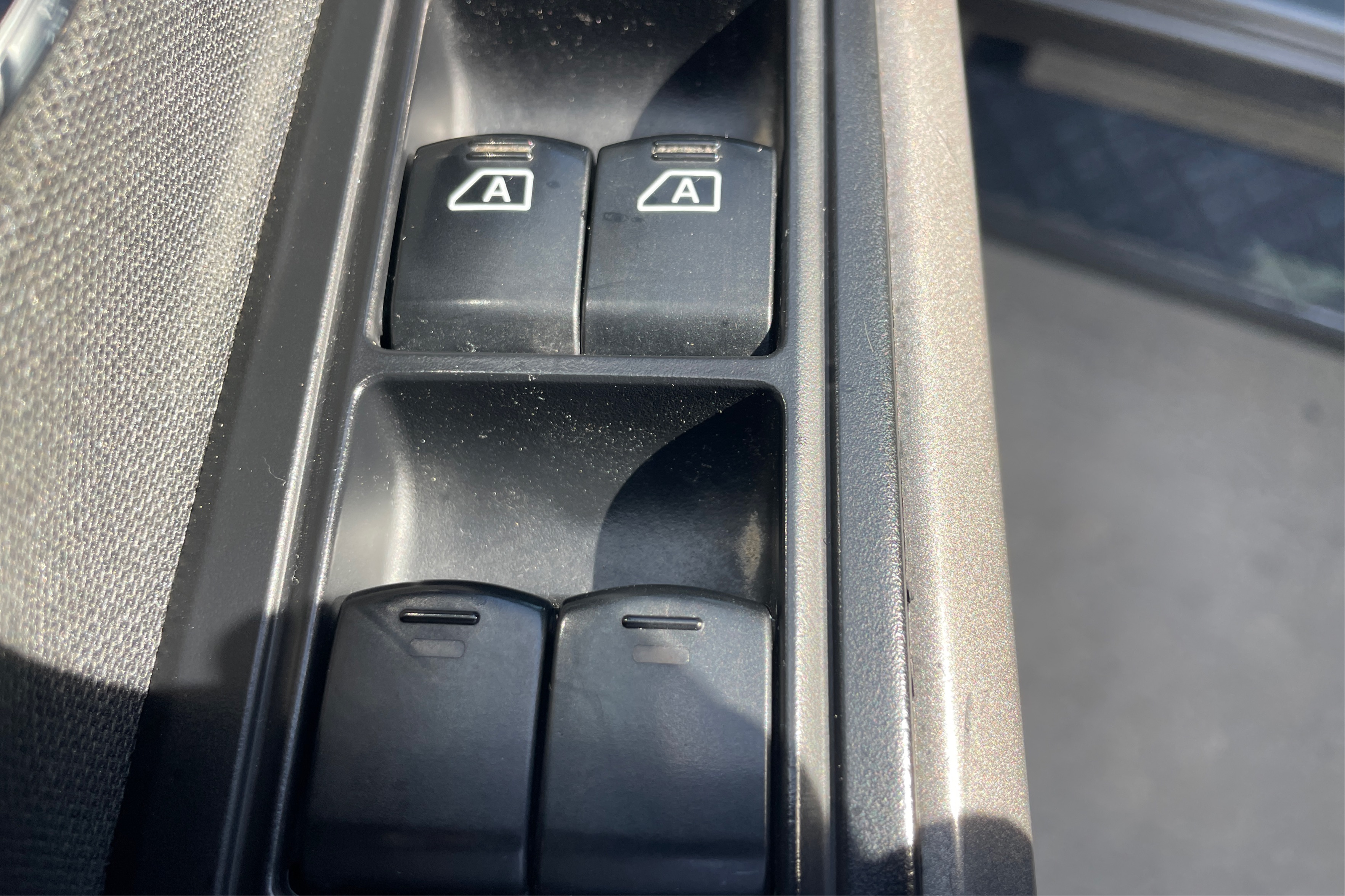 2015 Nissan Titan SV - Photo 27
