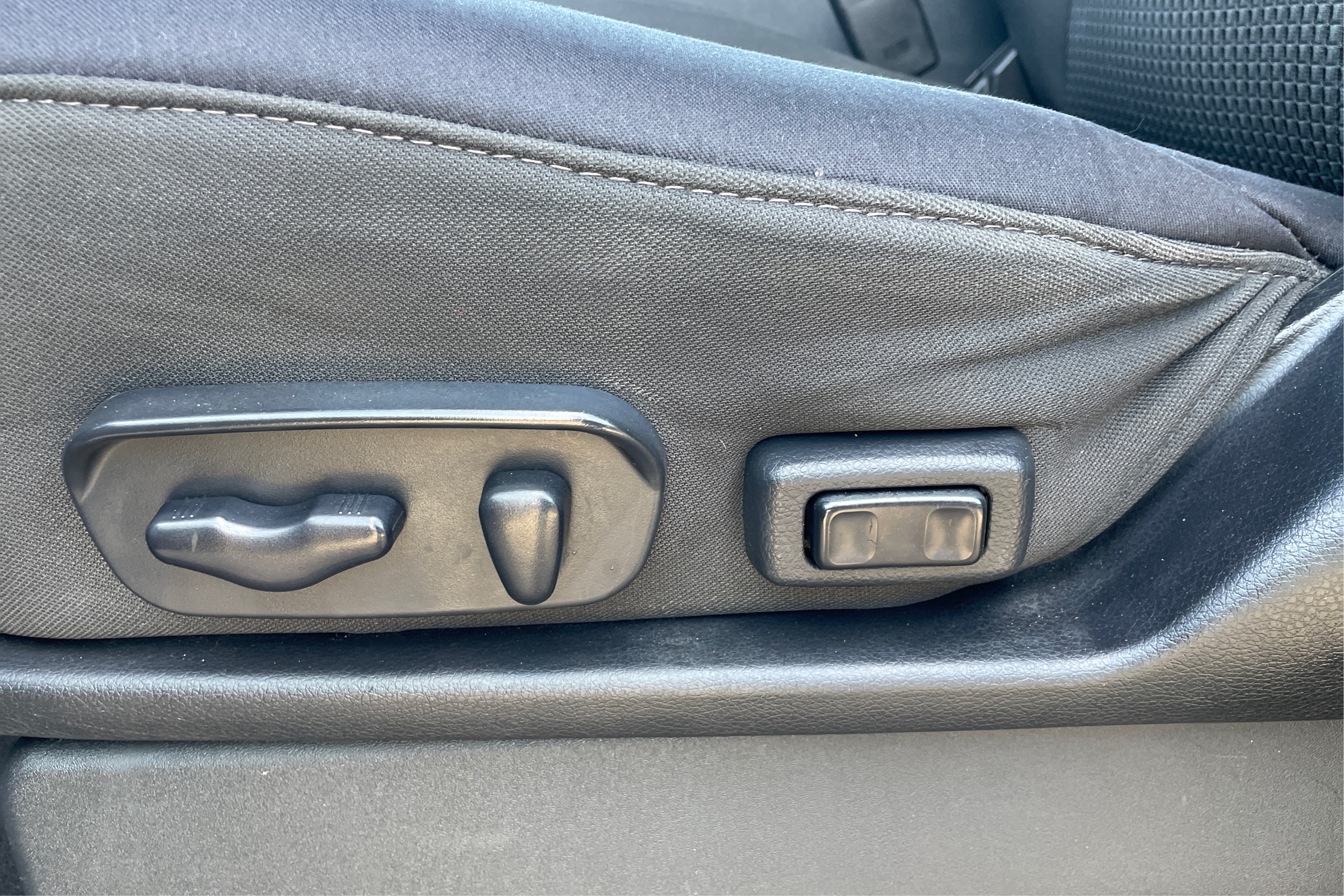 2015 Nissan Titan SV - Photo 29