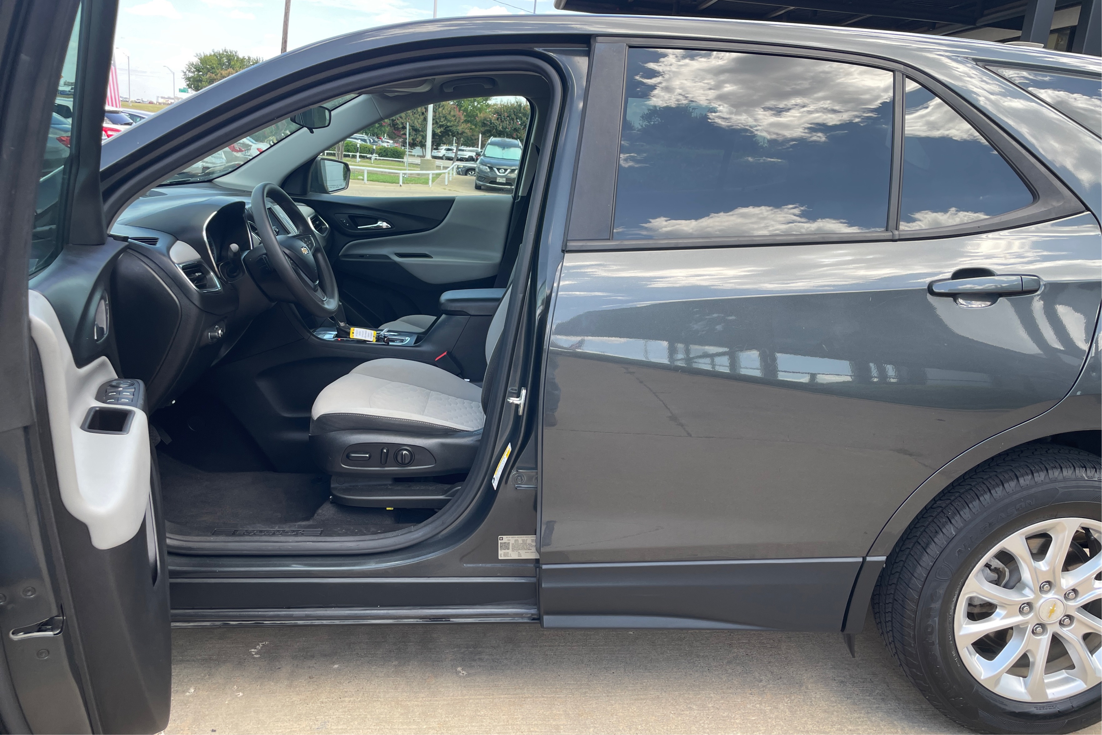2020 Chevrolet Equinox LS - Photo 9