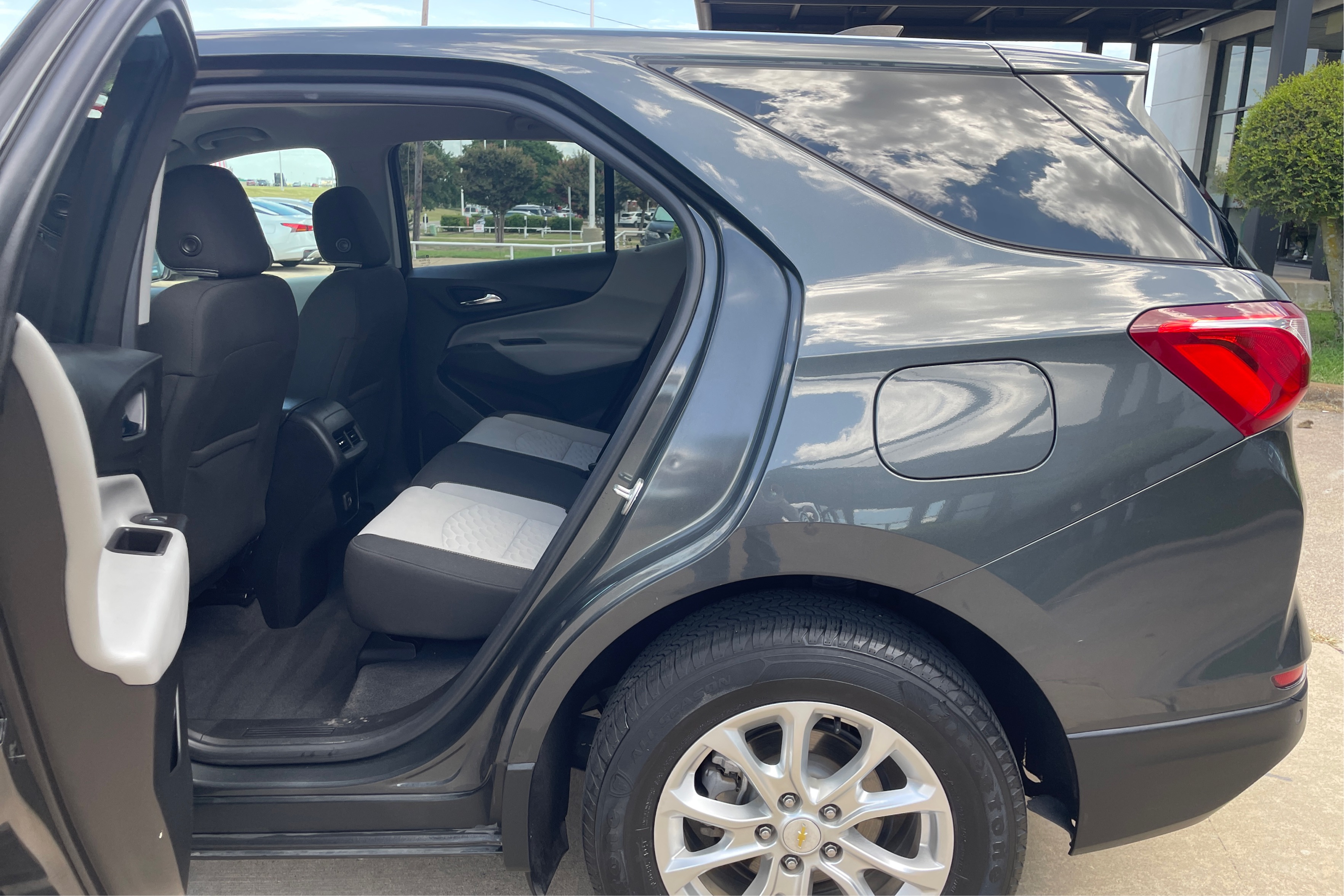 2020 Chevrolet Equinox LS - Photo 10
