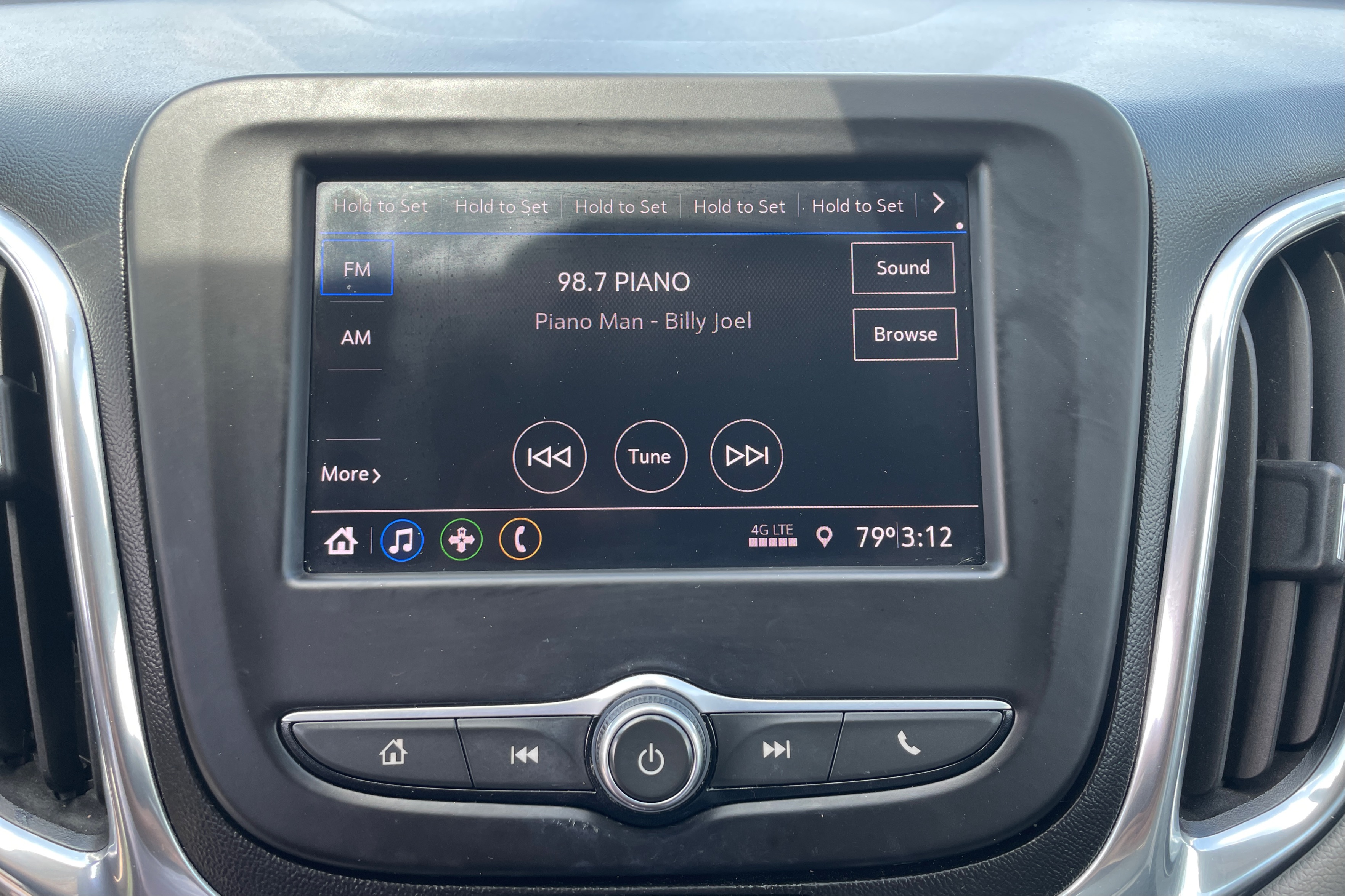 2020 Chevrolet Equinox LS - Photo 13