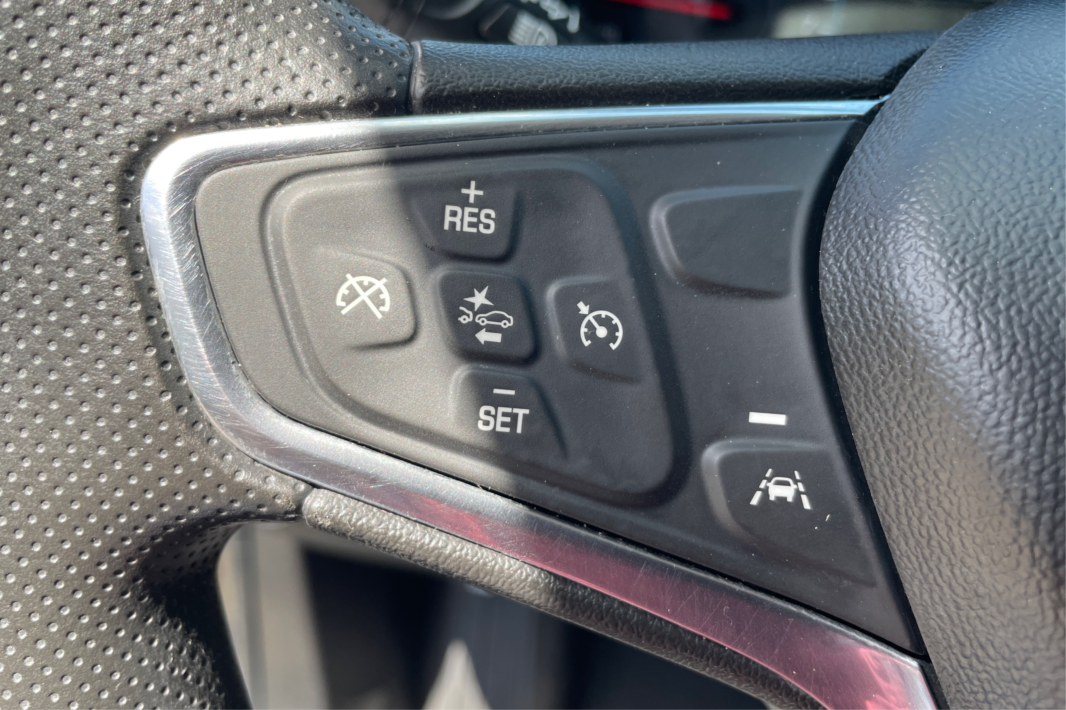 2020 Chevrolet Equinox LS - Photo 25