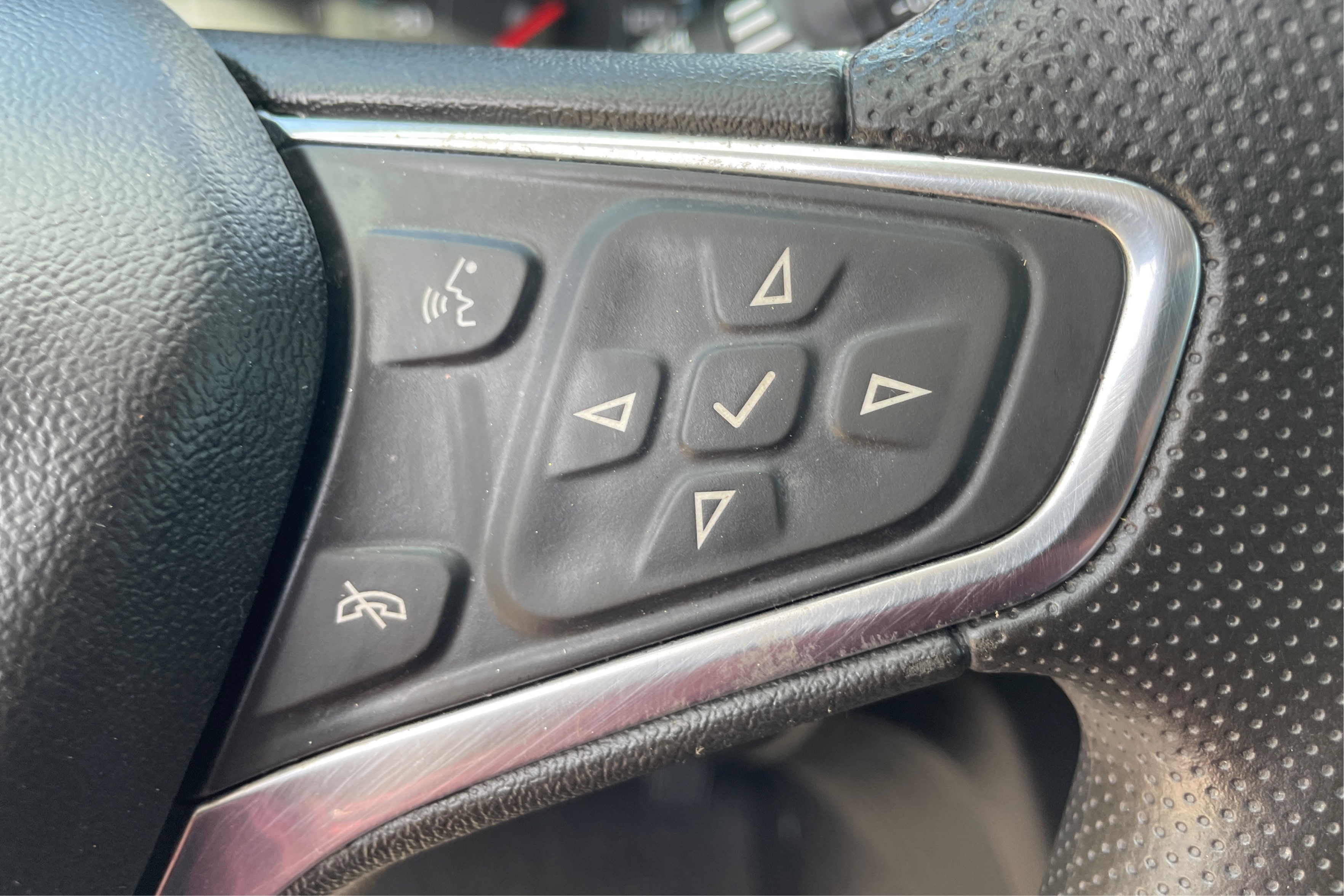 2020 Chevrolet Equinox LS - Photo 26