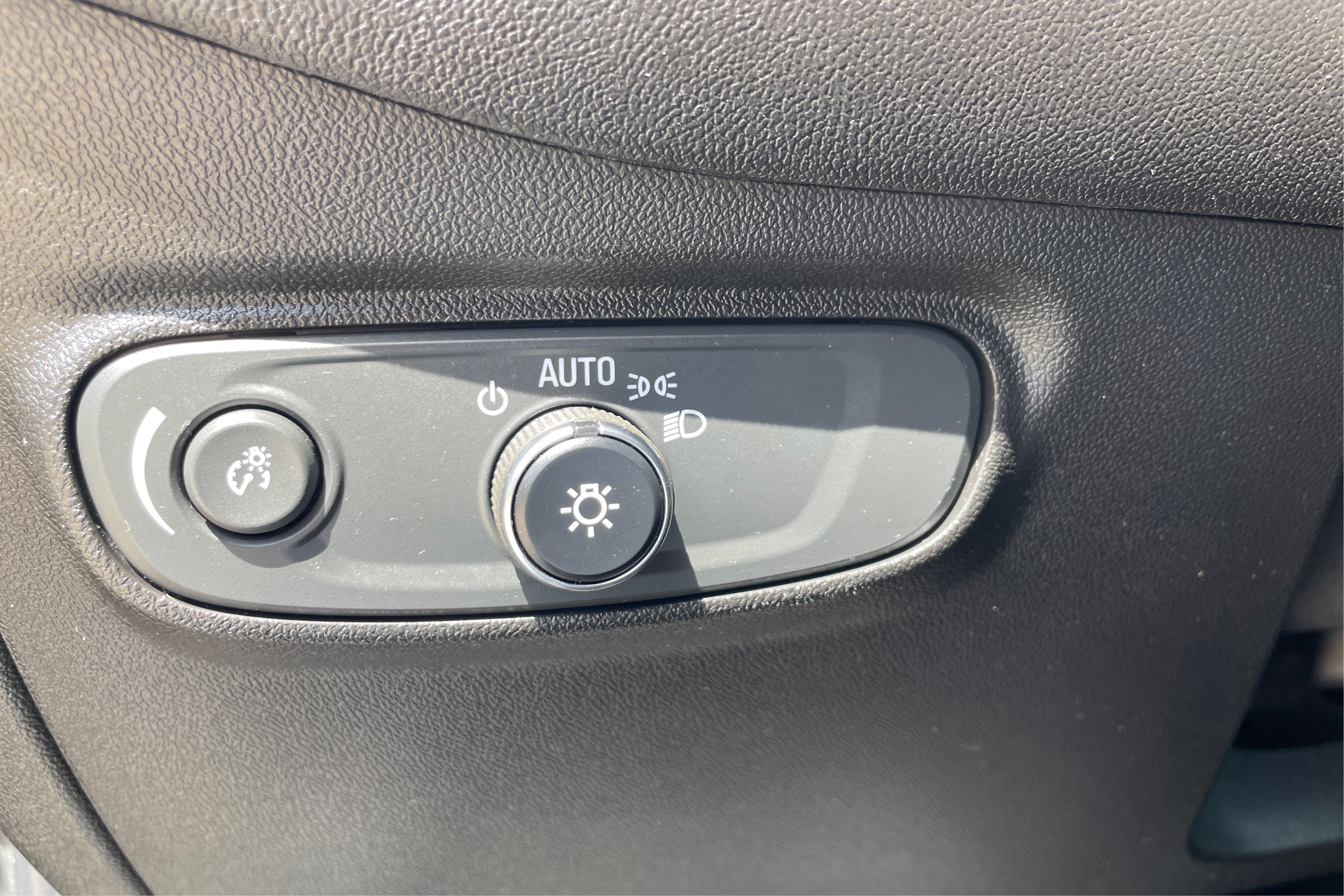 2020 Chevrolet Equinox LS - Photo 19