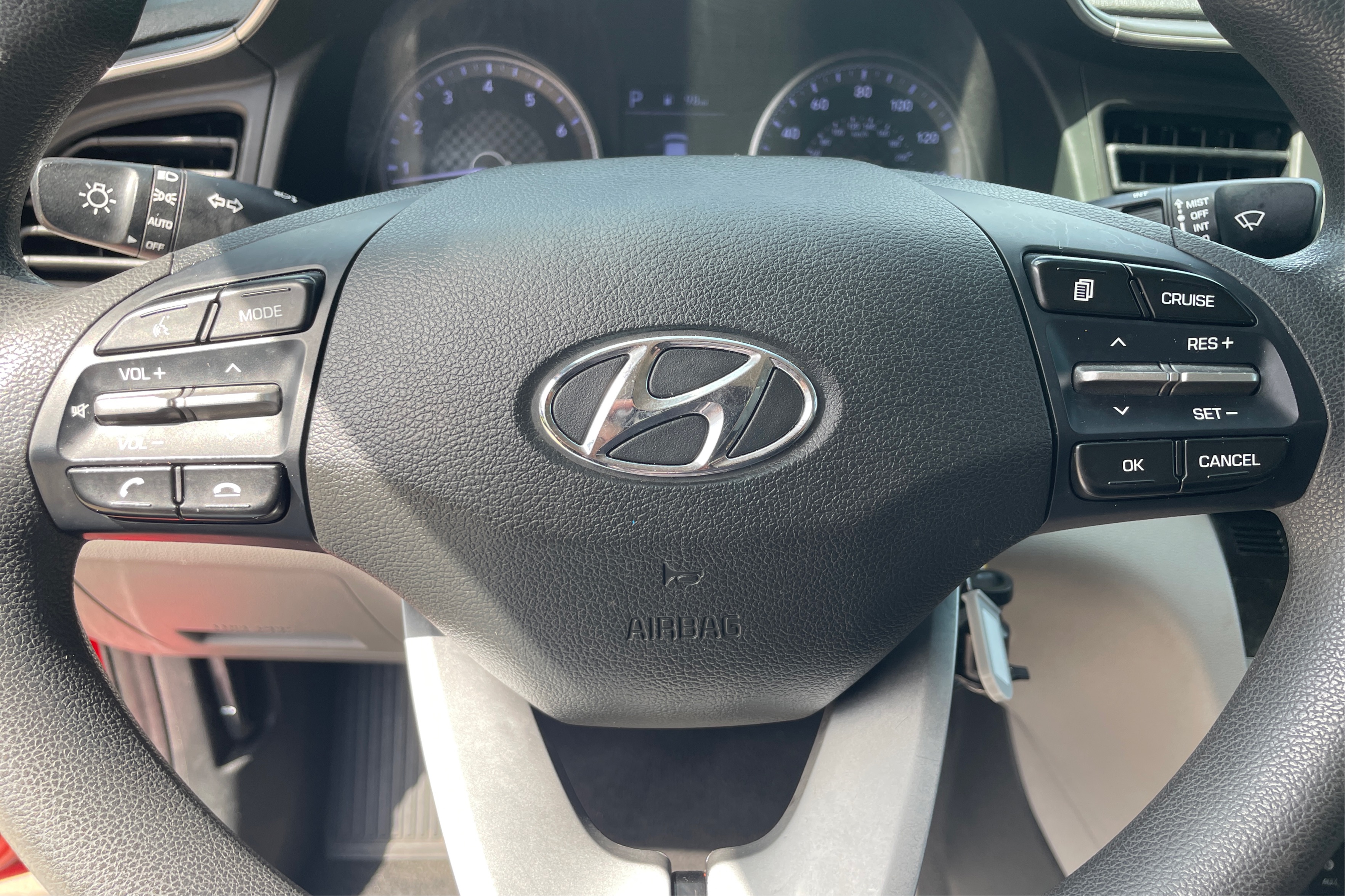 2020 Hyundai Elantra SEL - Photo 18