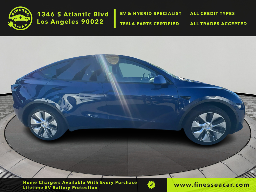 2026 Tesla Model Y Long Range photo 4