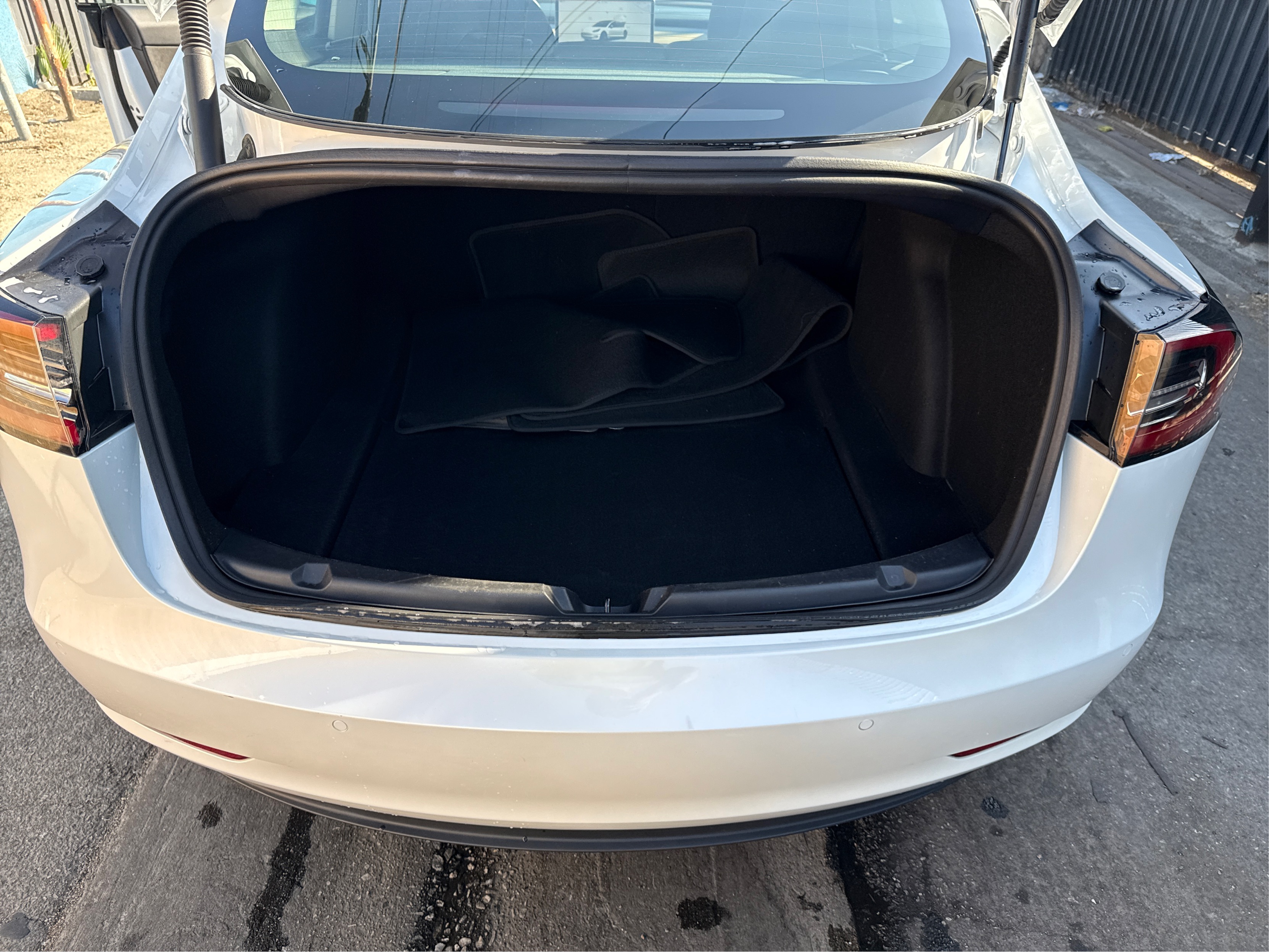 2022 Tesla Model 3 Long Range All-Wheel Drive photo 9