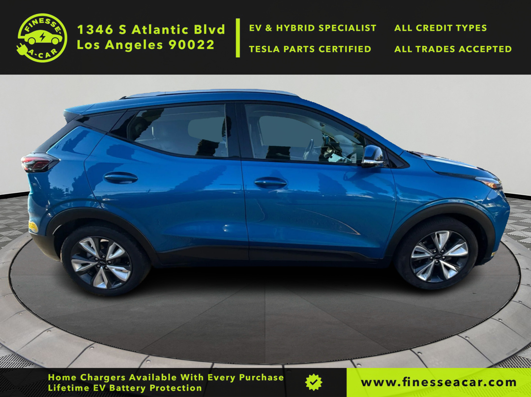 2022 Chevrolet Bolt EUV photo 2