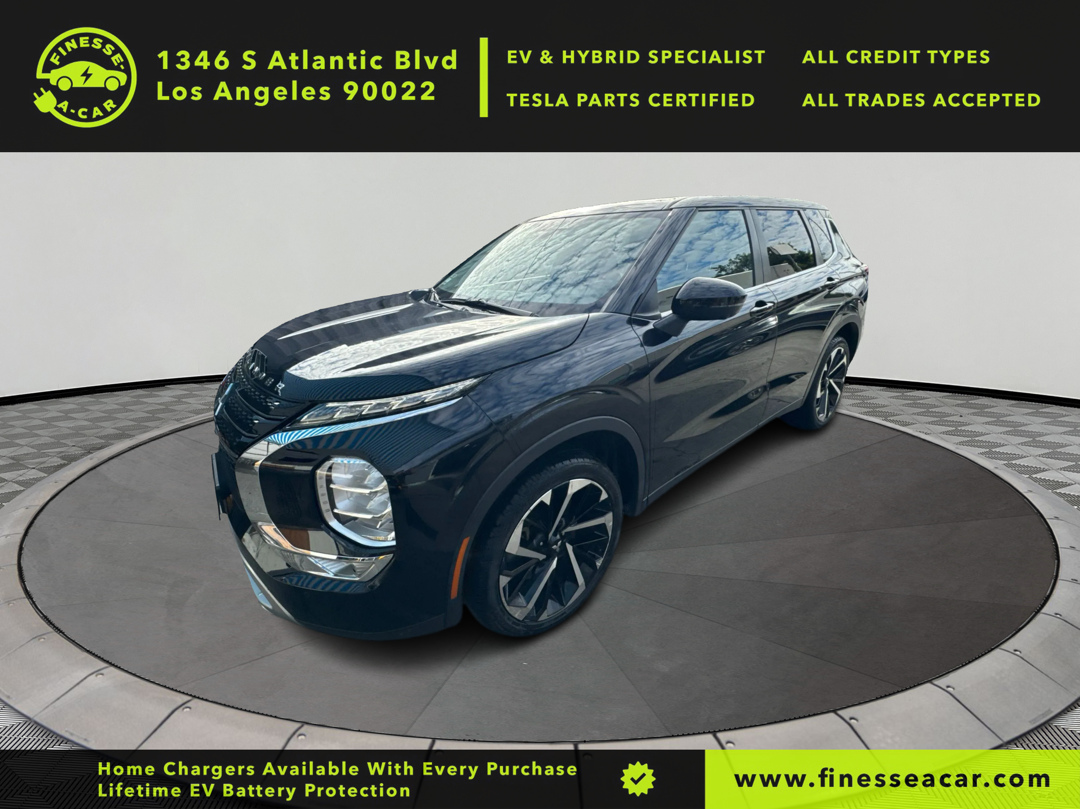 2022 Mitsubishi Outlander SE's photo