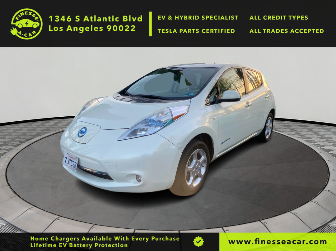 2011 Nissan LEAF SL's photo