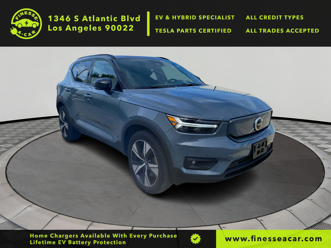 2021 Volvo XC40 Recharge P8 photo 2