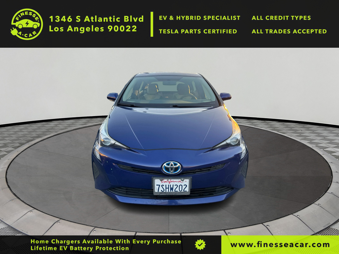 2016 Toyota Prius Two photo 3