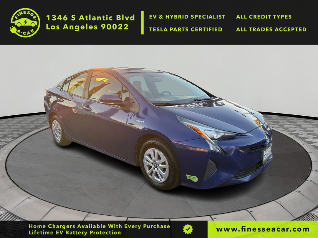 2016 Toyota Prius Two photo 4